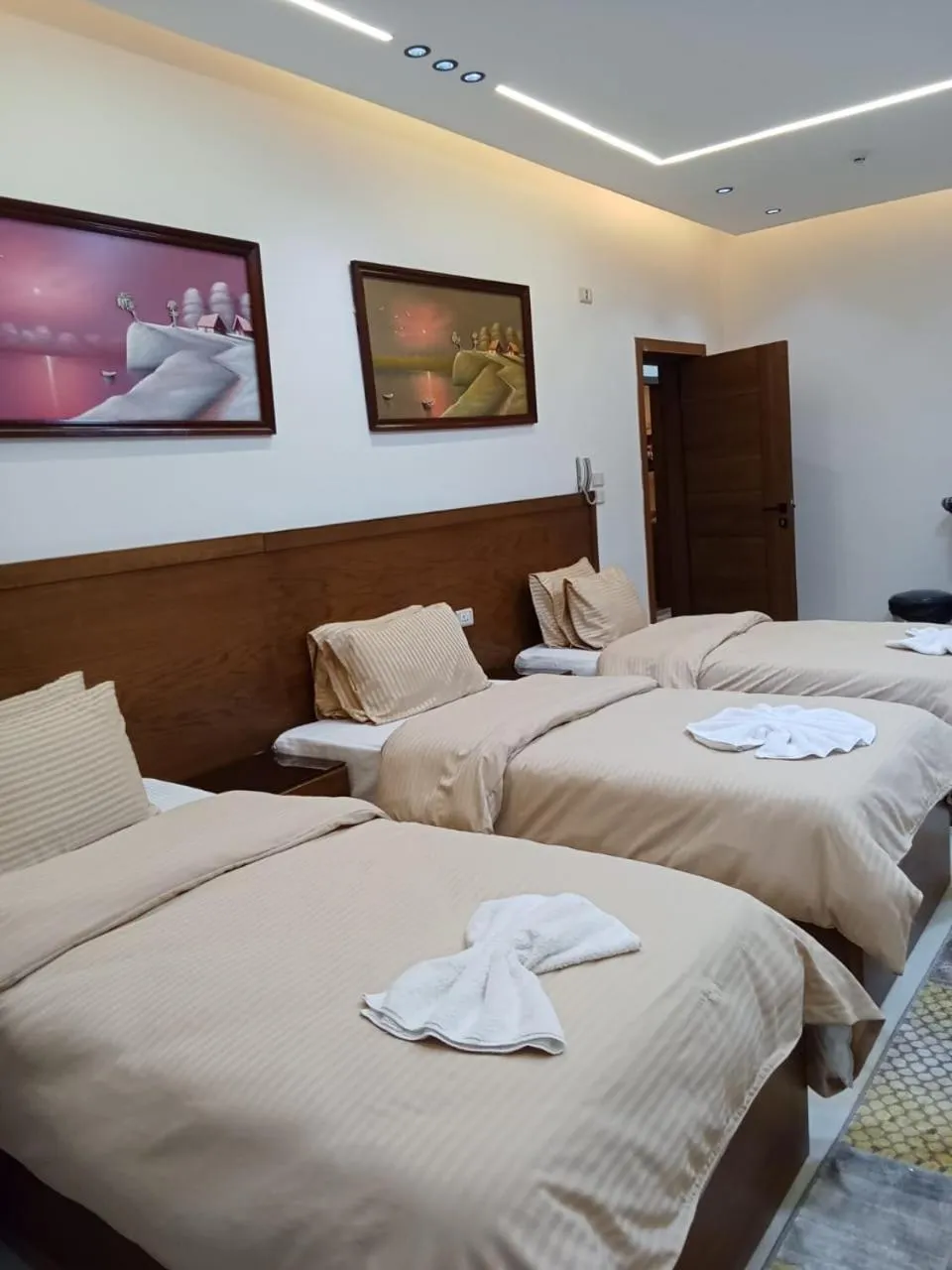 Bed in New Panorama Inn