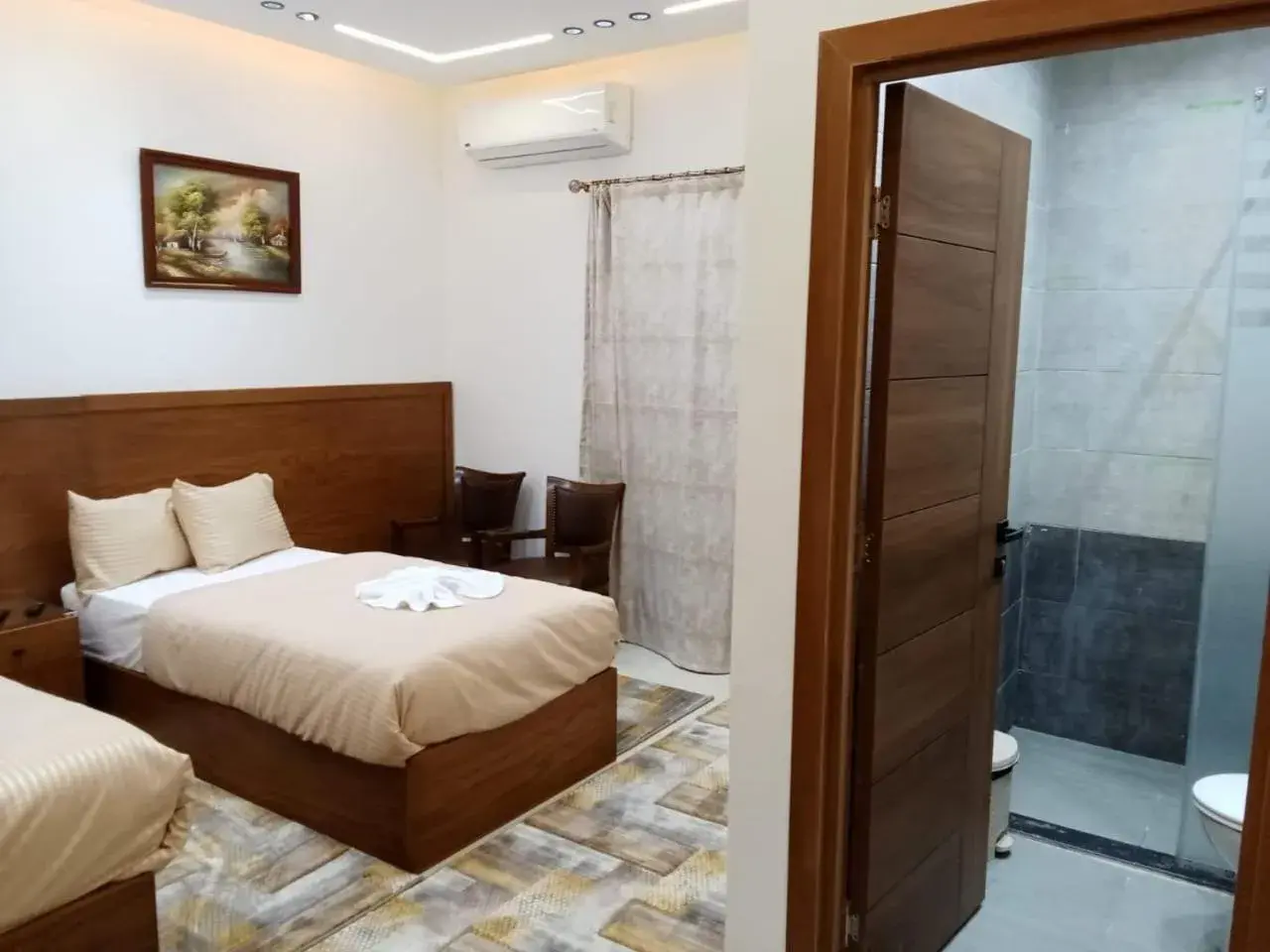 Deluxe Double Room in New Panorama Inn Deluxe Double Room in New Panorama Inn