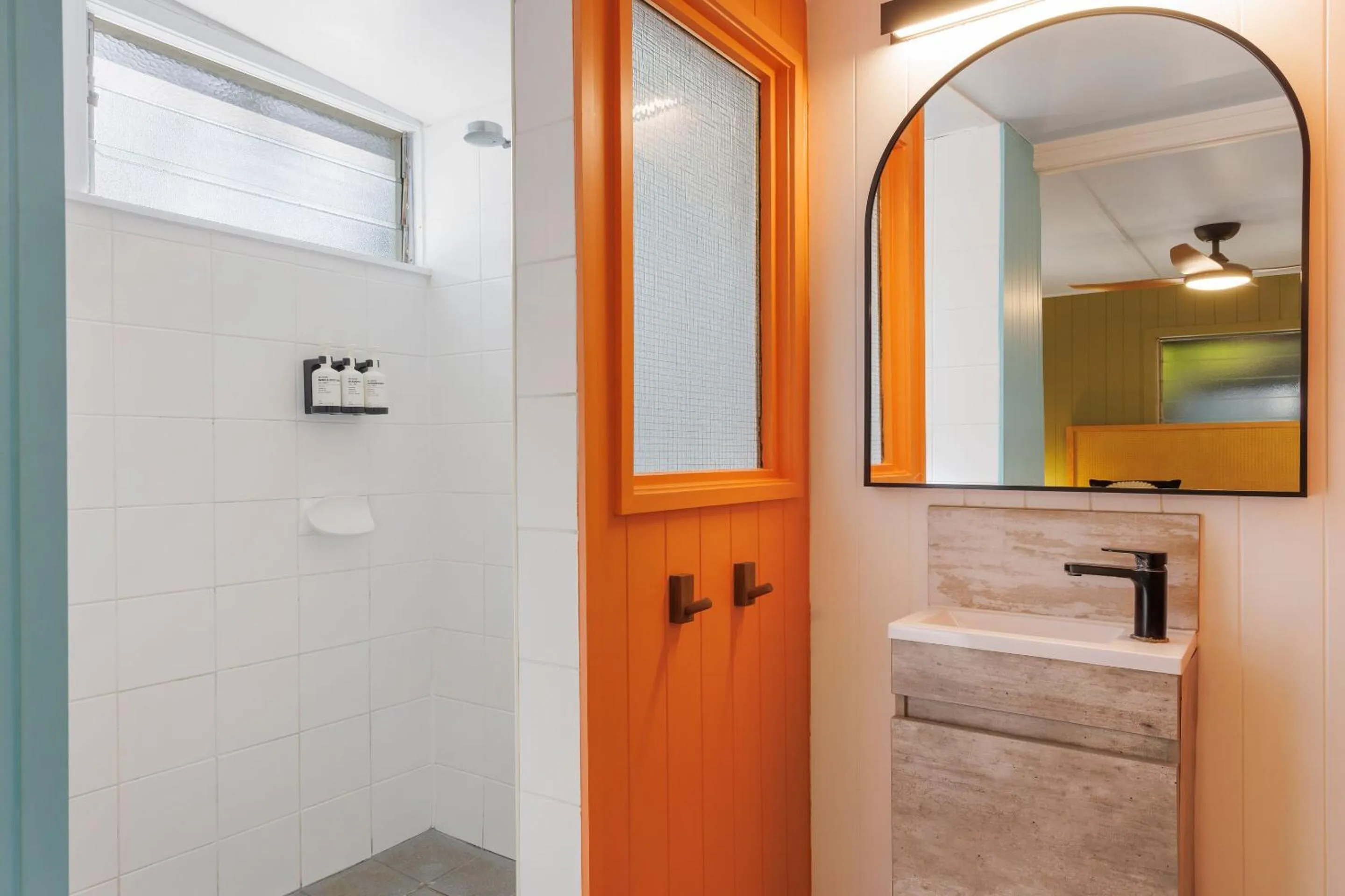 Shower in Bounce Magnetic Island and Koala Park