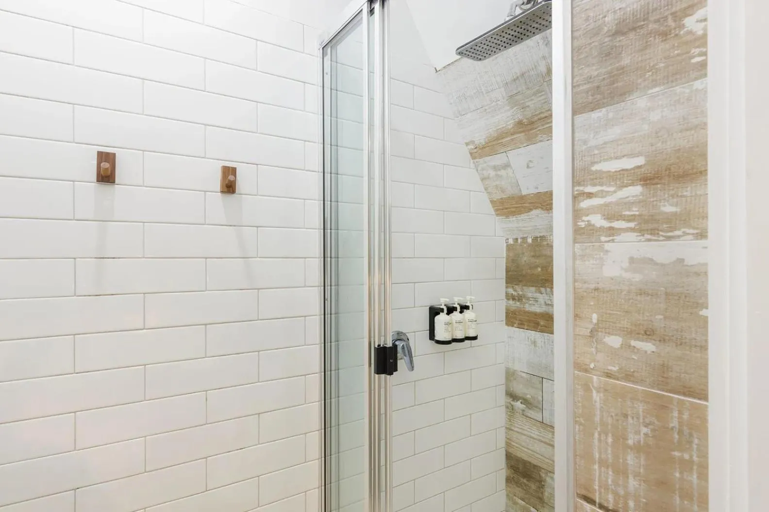 Bathroom in Bounce Magnetic Island and Koala Park