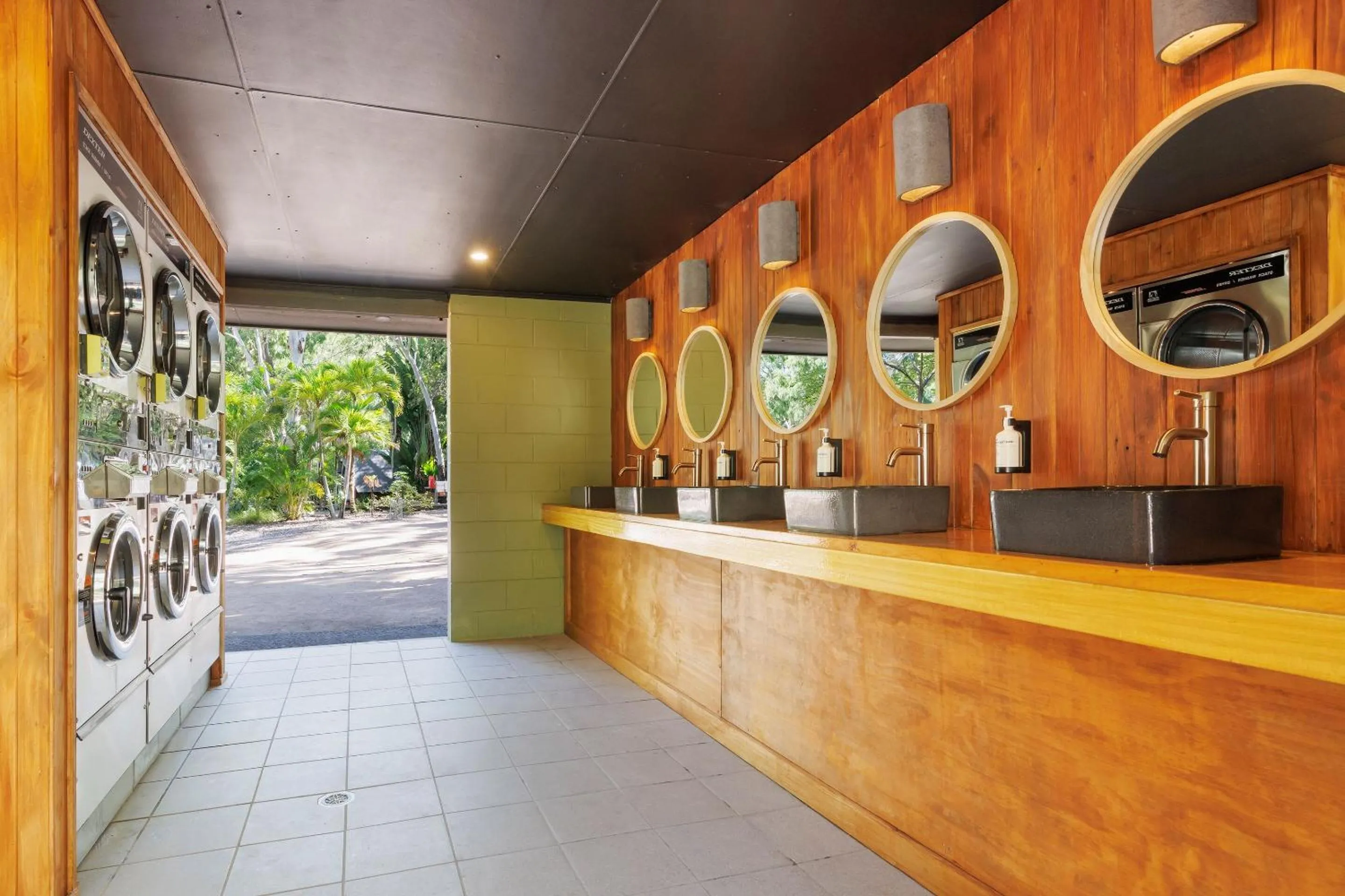 laundry in Bounce Magnetic Island and Koala Park