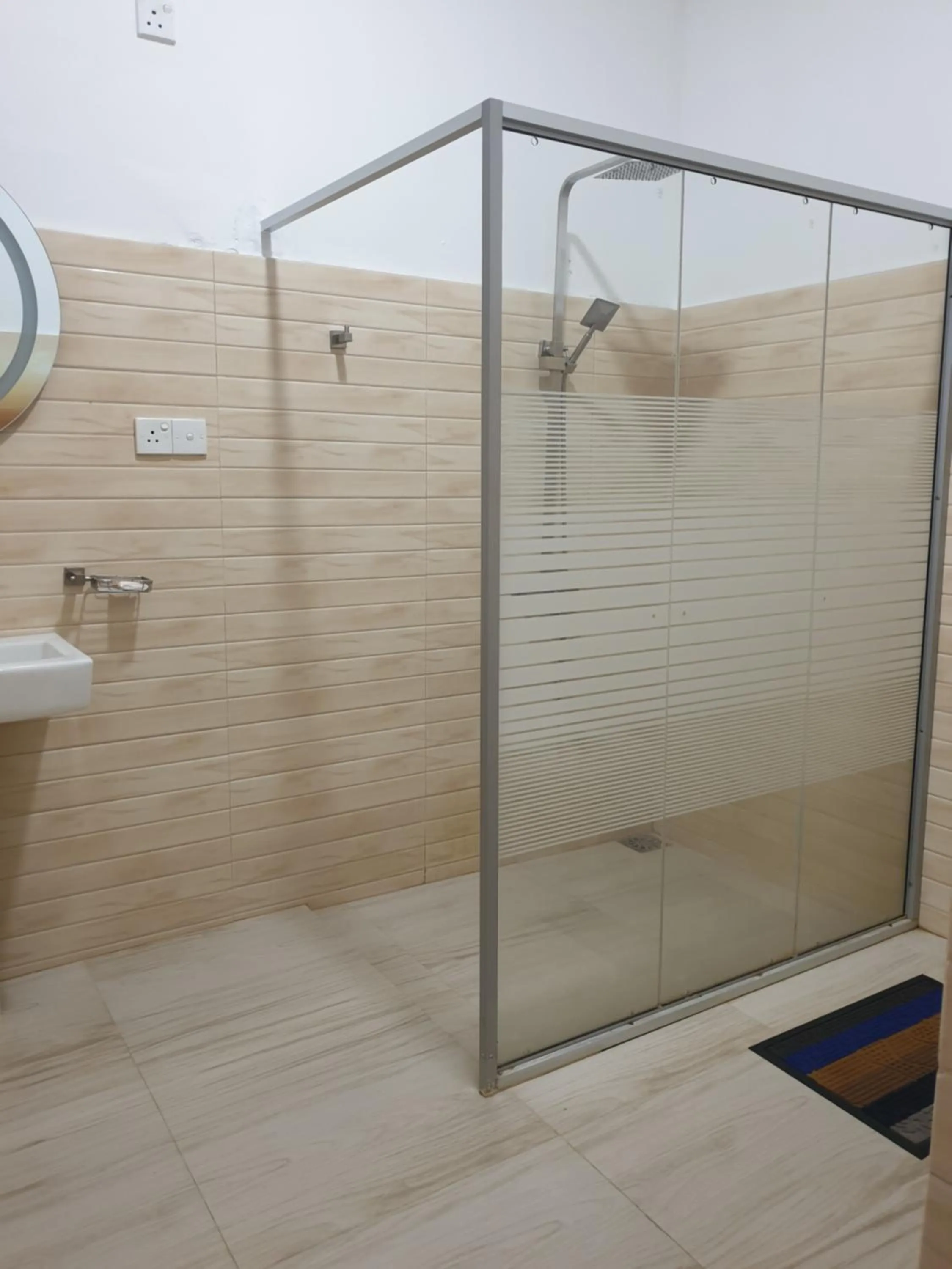 Bathroom in La Safari Inn Tissamaharama