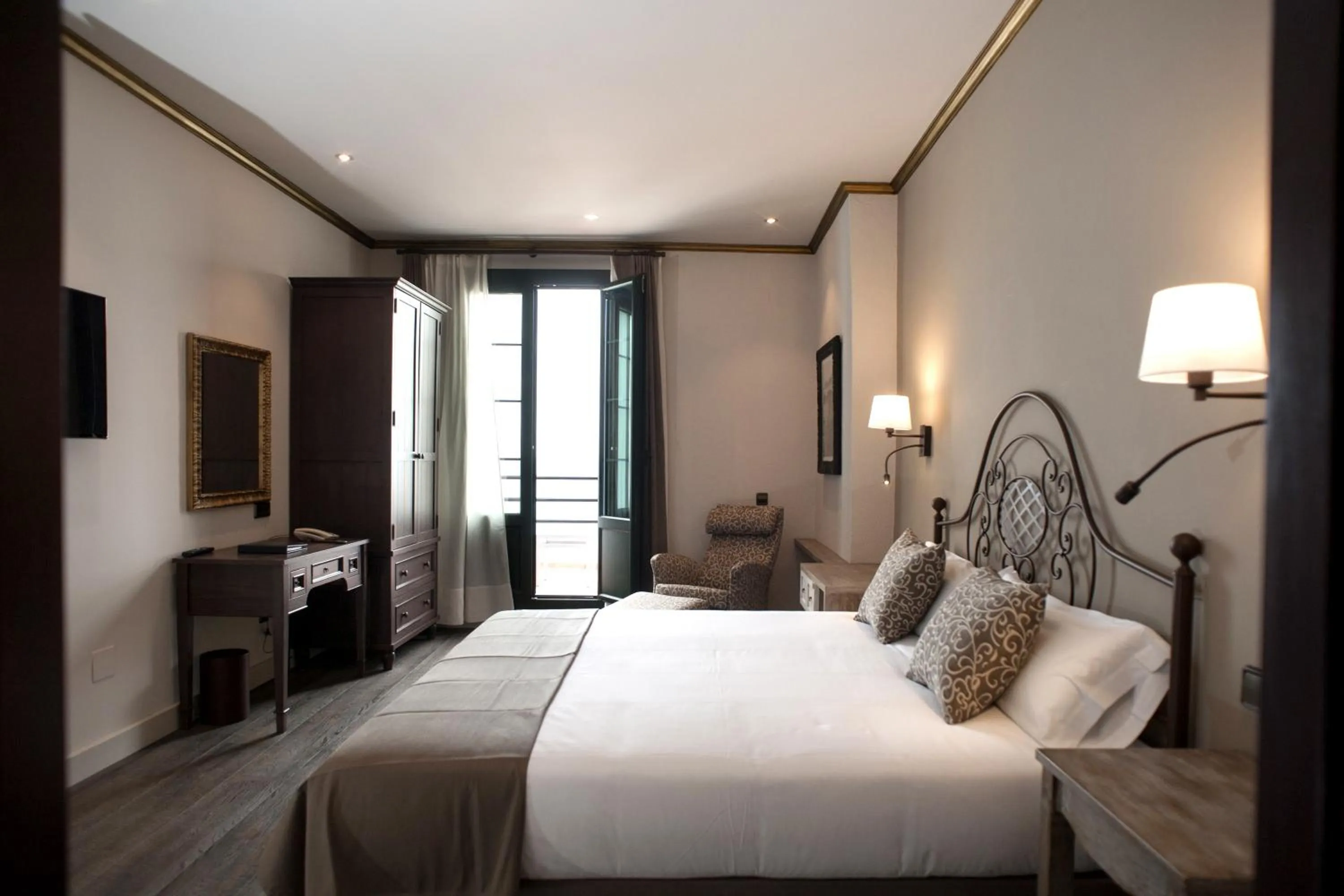 Bedroom, Bed in Hotel Diana