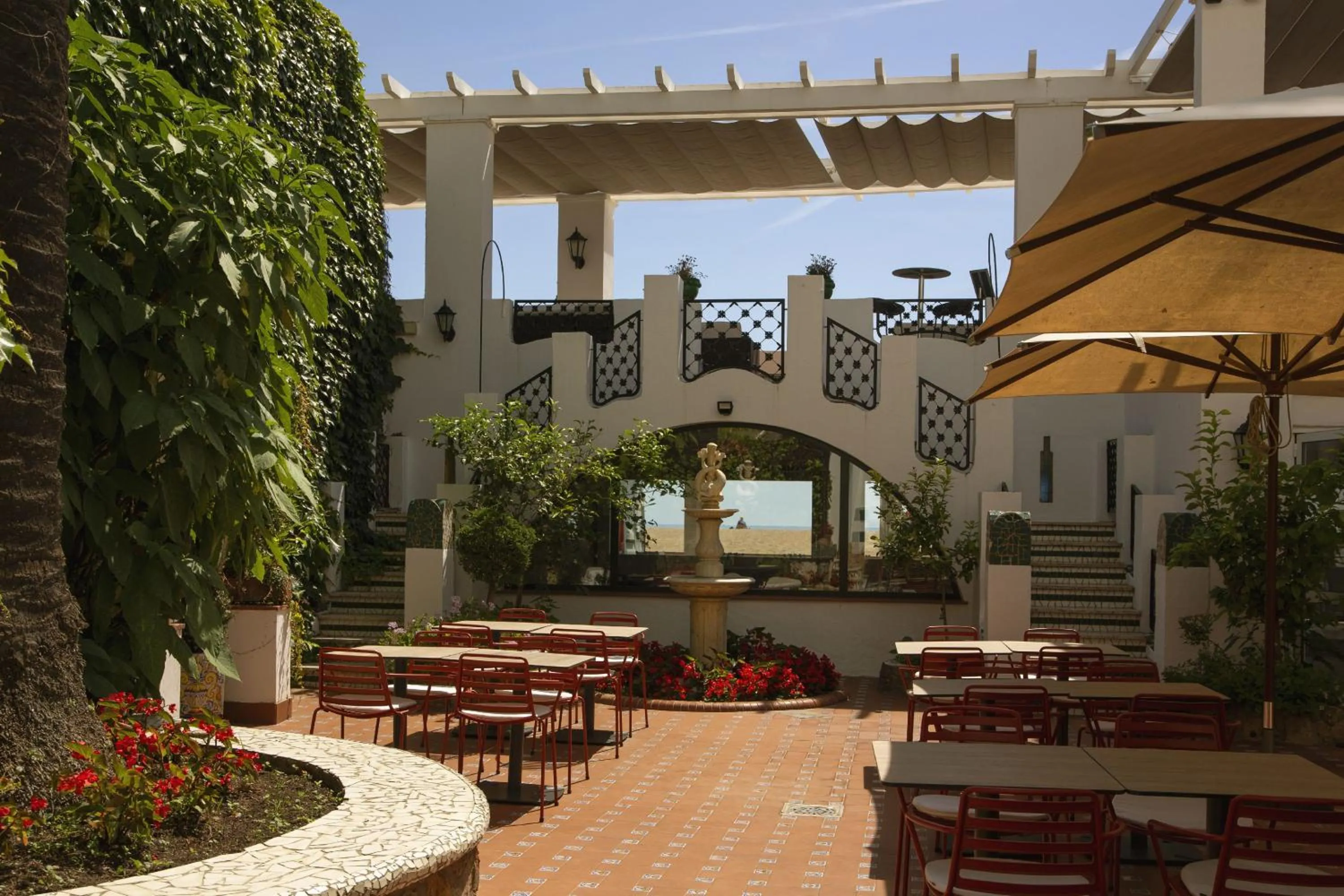 Restaurant/places to eat in Hotel Diana