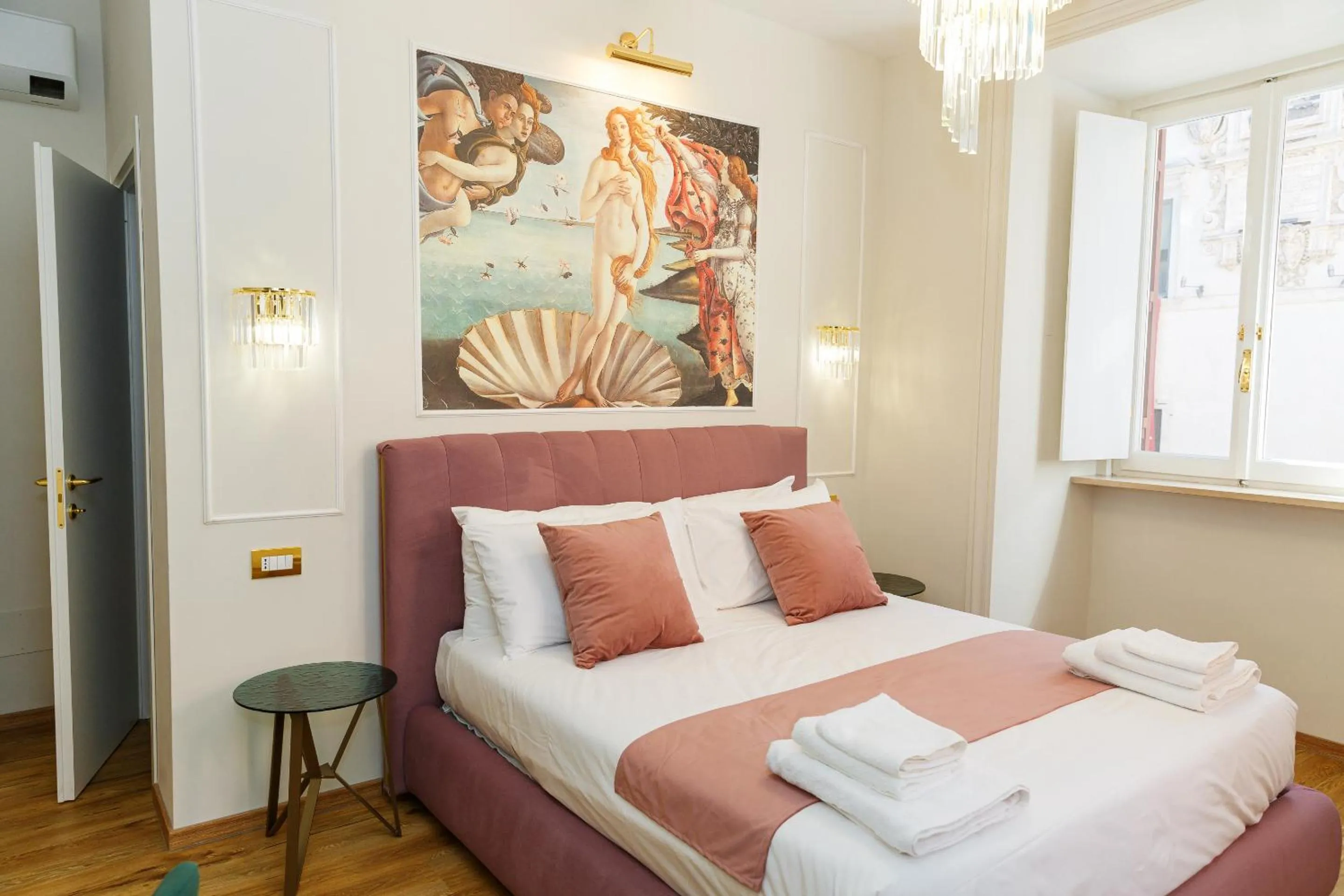 Bedroom, Bed in Golden Palace Luxury Guest House