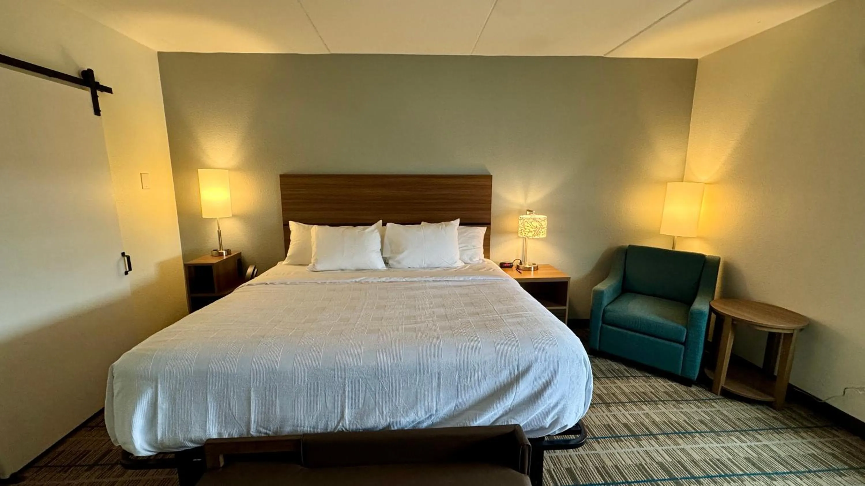 Bed in MainStay Suites Chambersburg