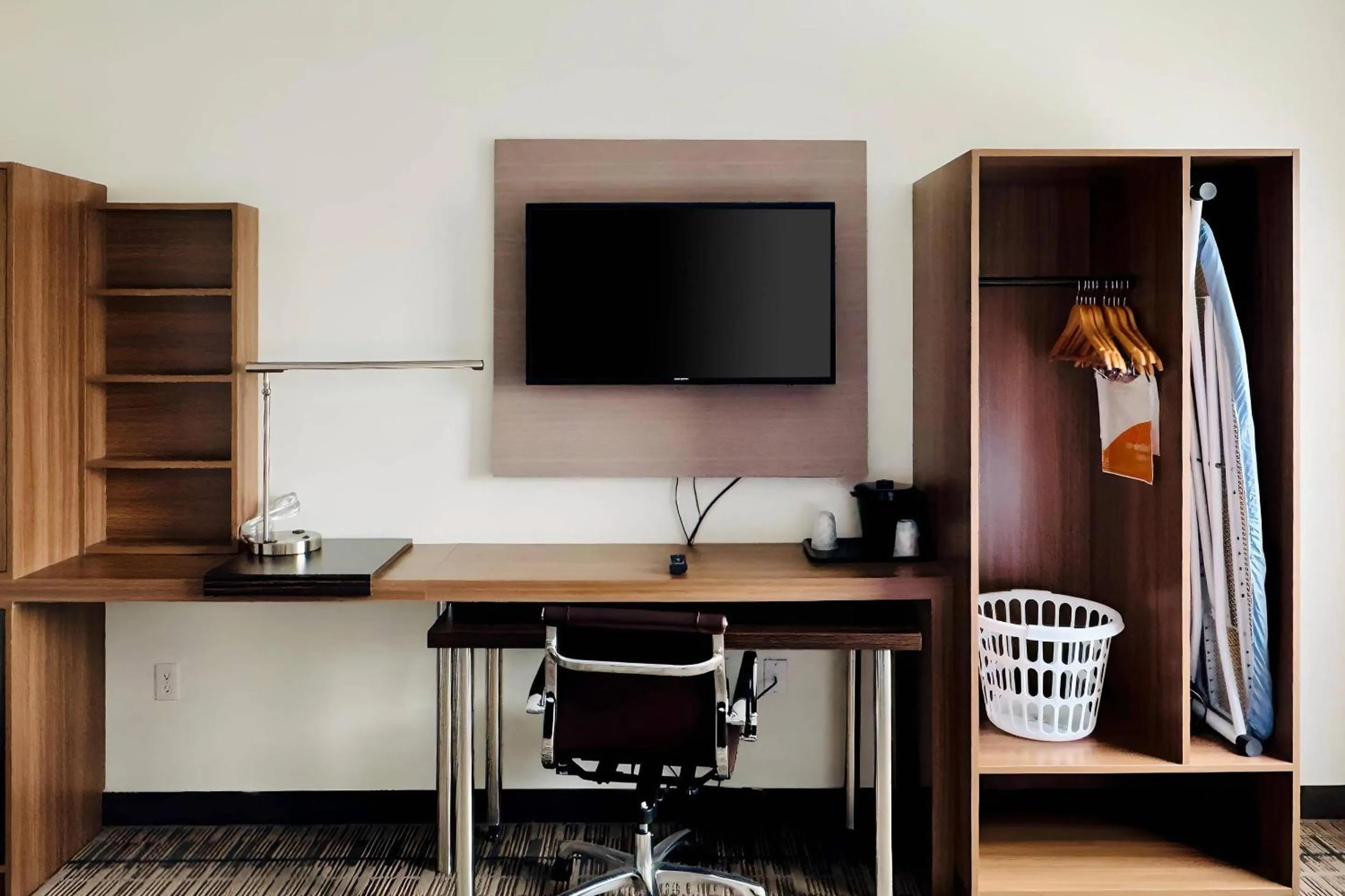 Bedroom in MainStay Suites Chambersburg