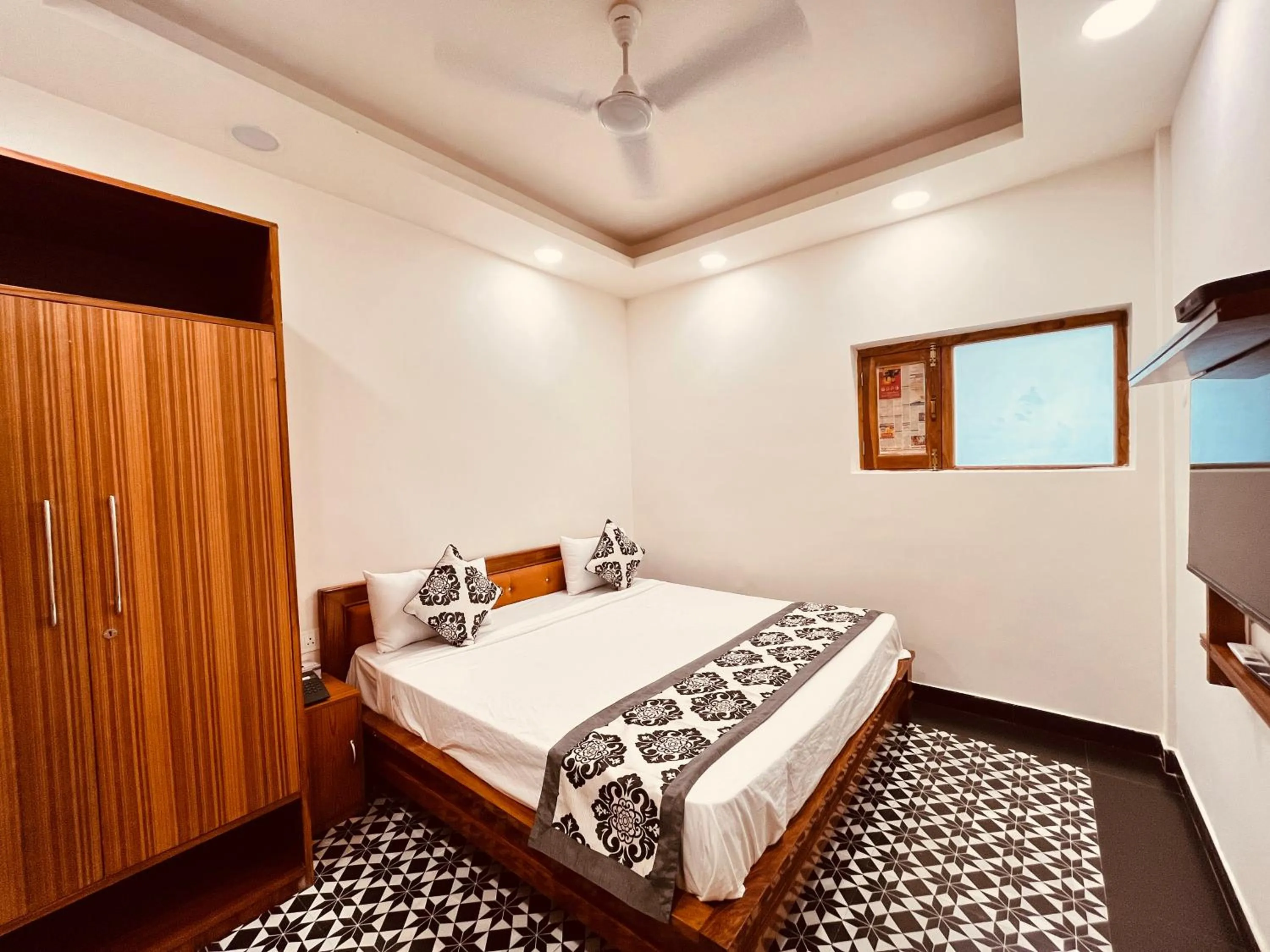 Bed in South INN near AIIMS Hospital Green Park South Delhi