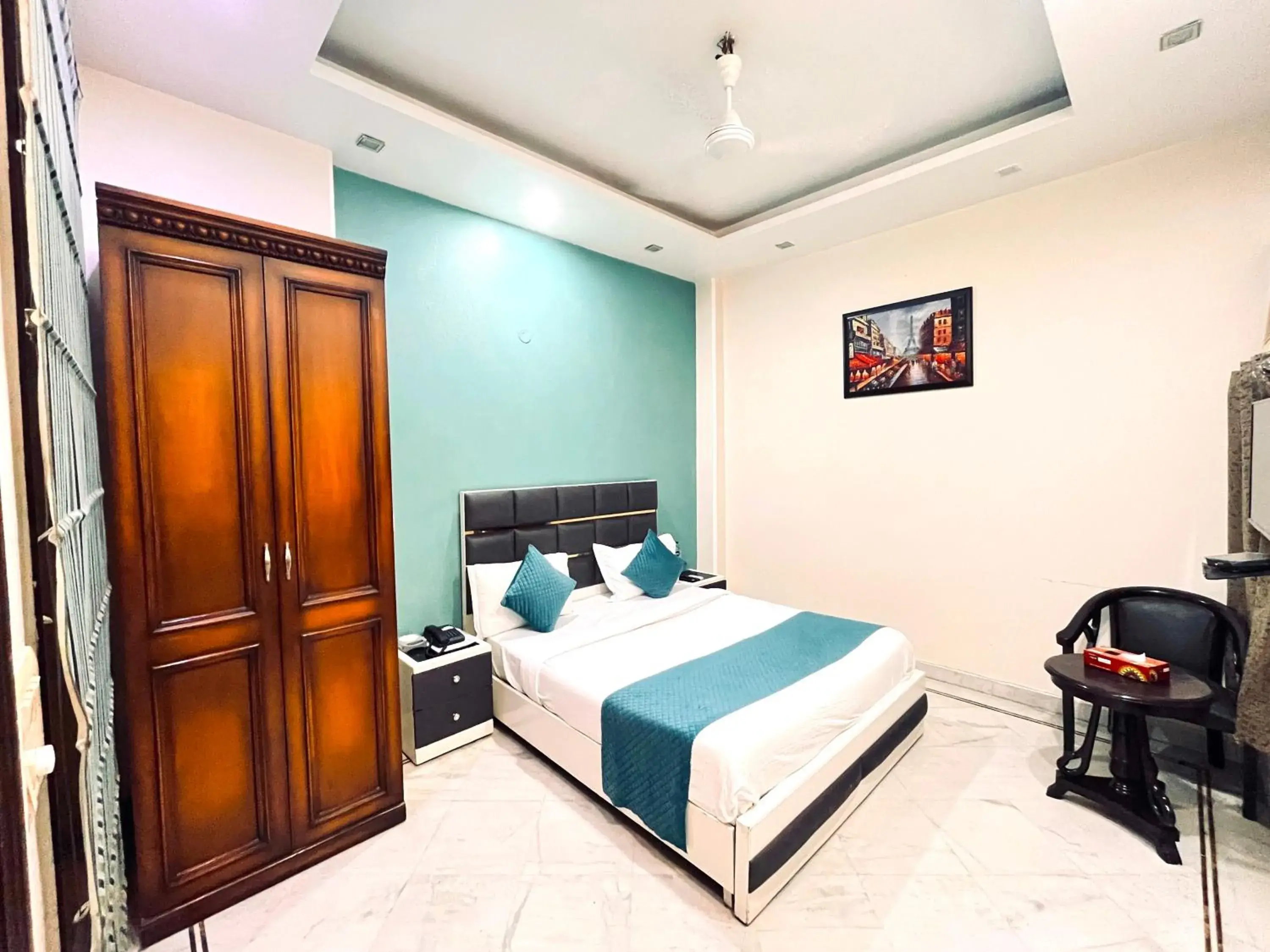Small Double Room in South INN near AIIMS Hospital Green Park South Delhi Small Double Room in South INN near AIIMS Hospital Green Park South Delhi