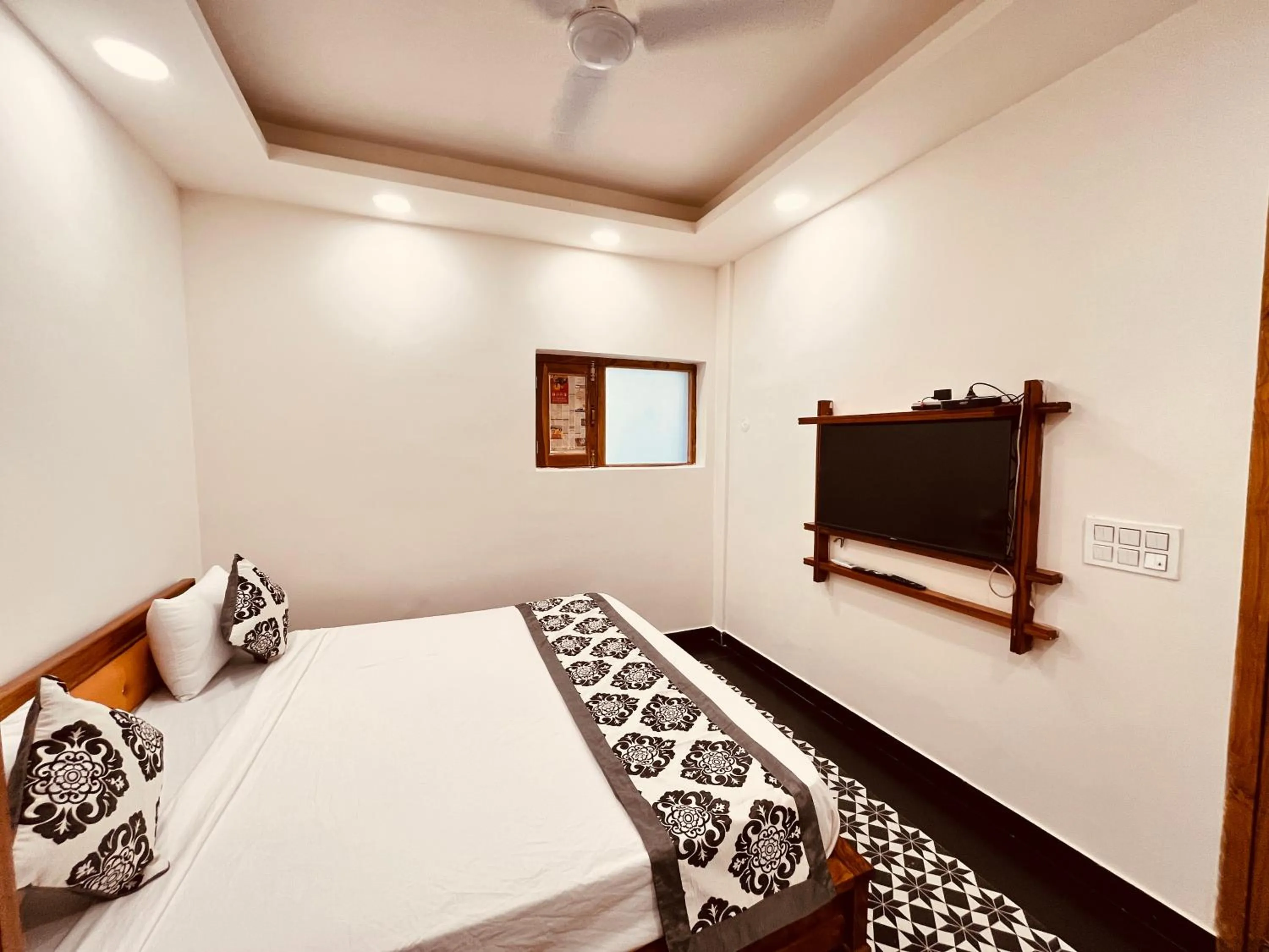 Bed in South INN near AIIMS Hospital Green Park South Delhi