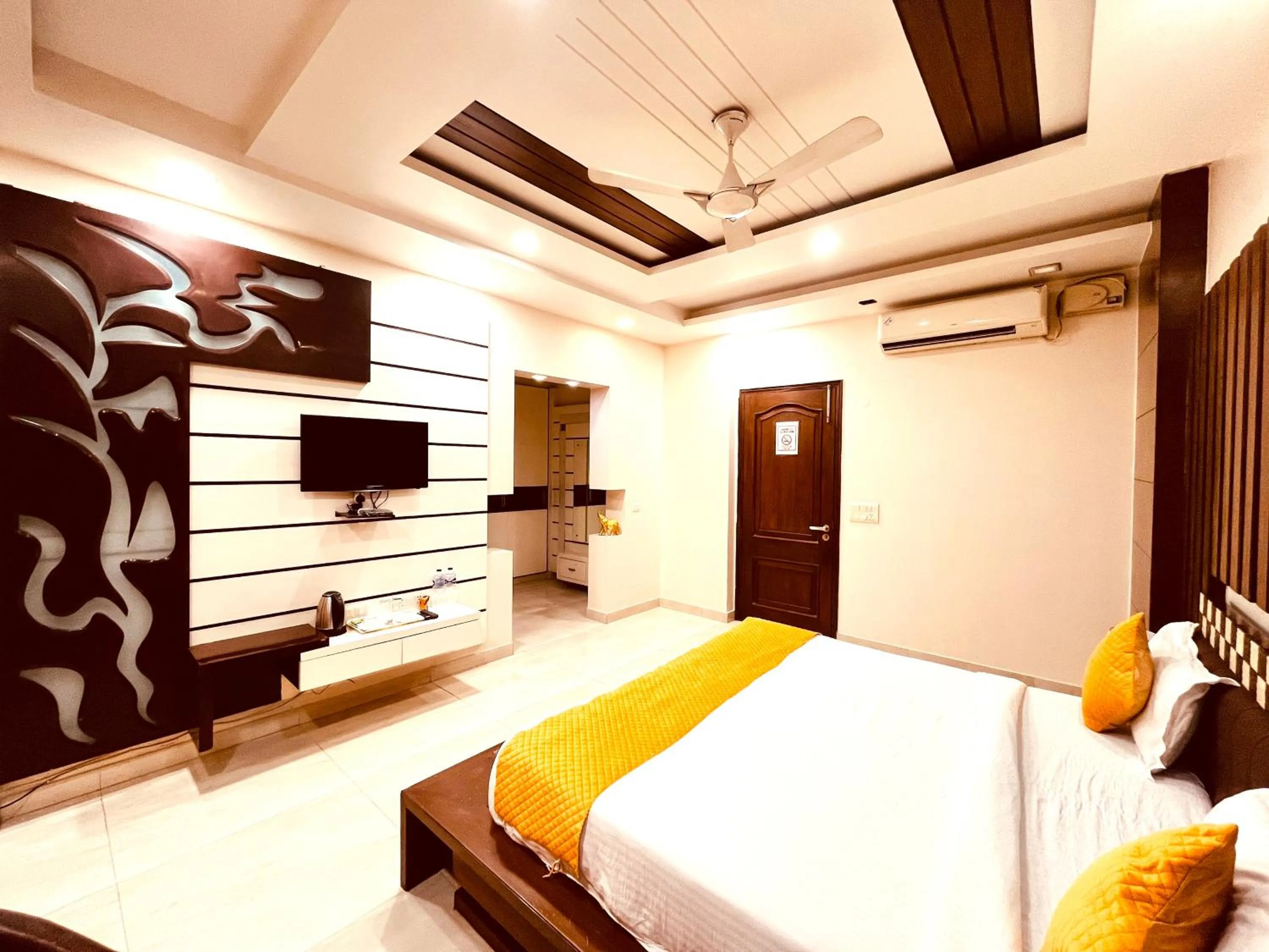 Bed in South INN near AIIMS Hospital Green Park South Delhi