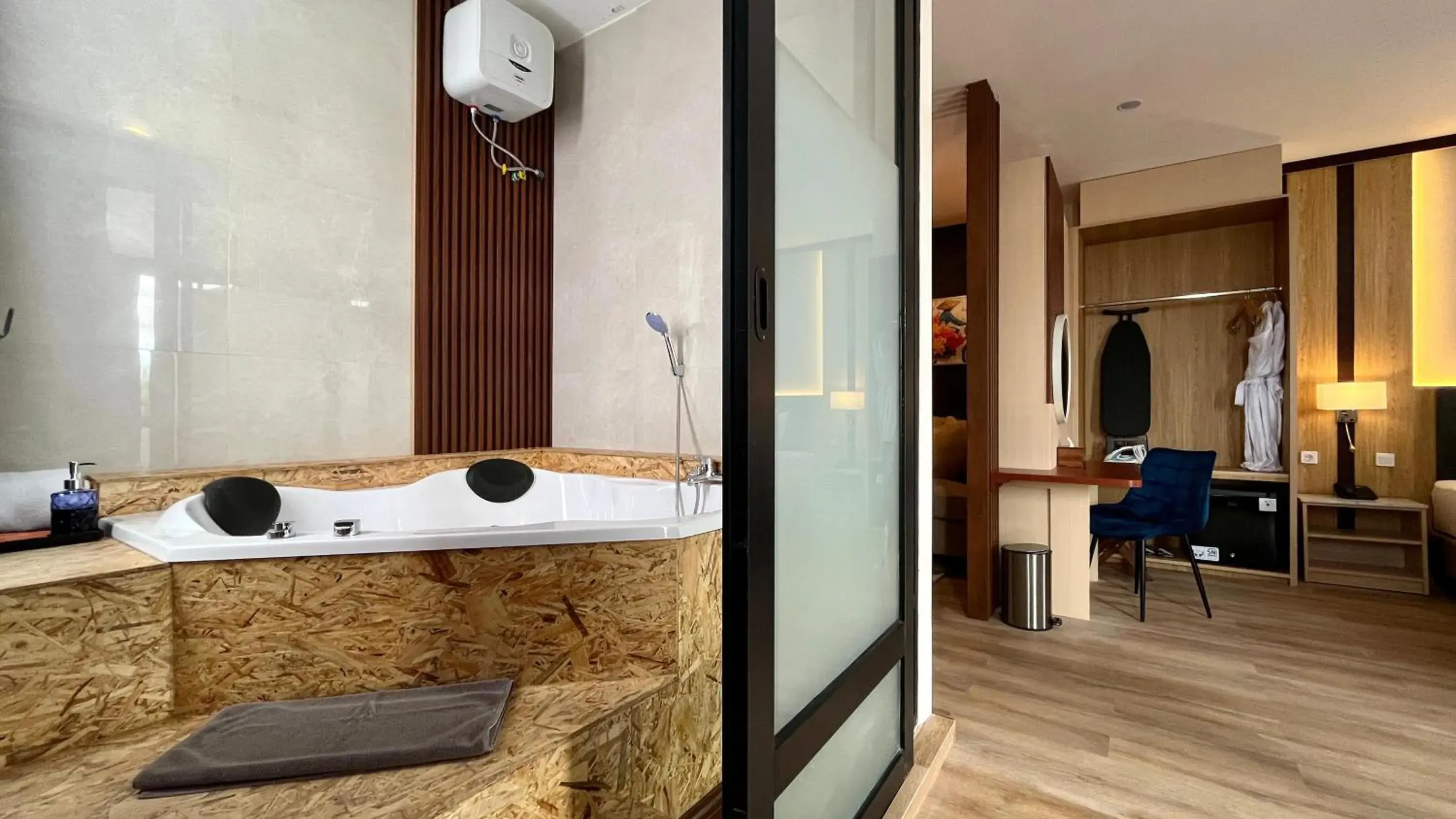 King Suite with Balcony in Front One Boutique Adria Boyolali King Suite with Balcony in Front One Boutique Adria Boyolali