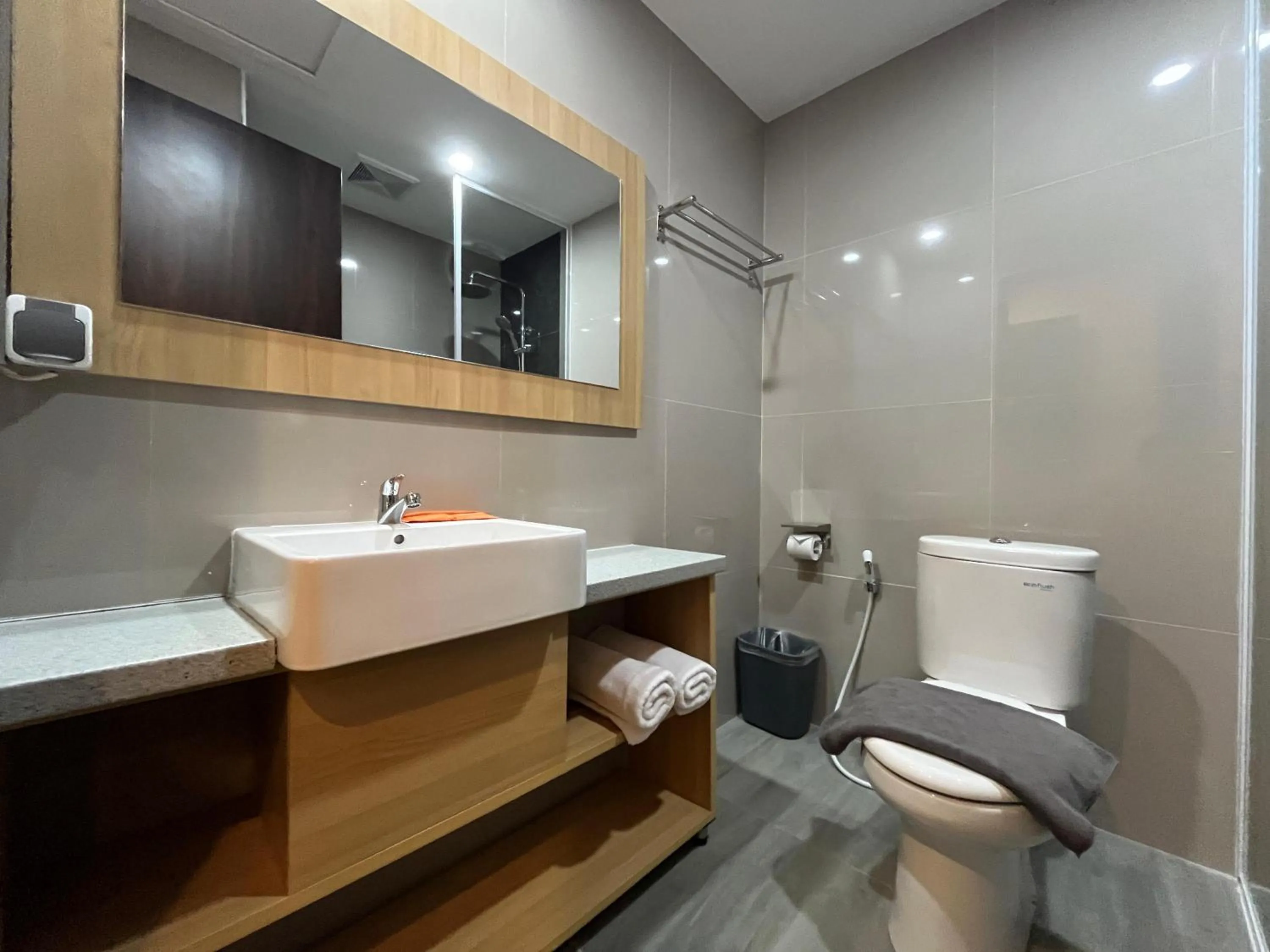 Bathroom in Front One Boutique Adria Boyolali