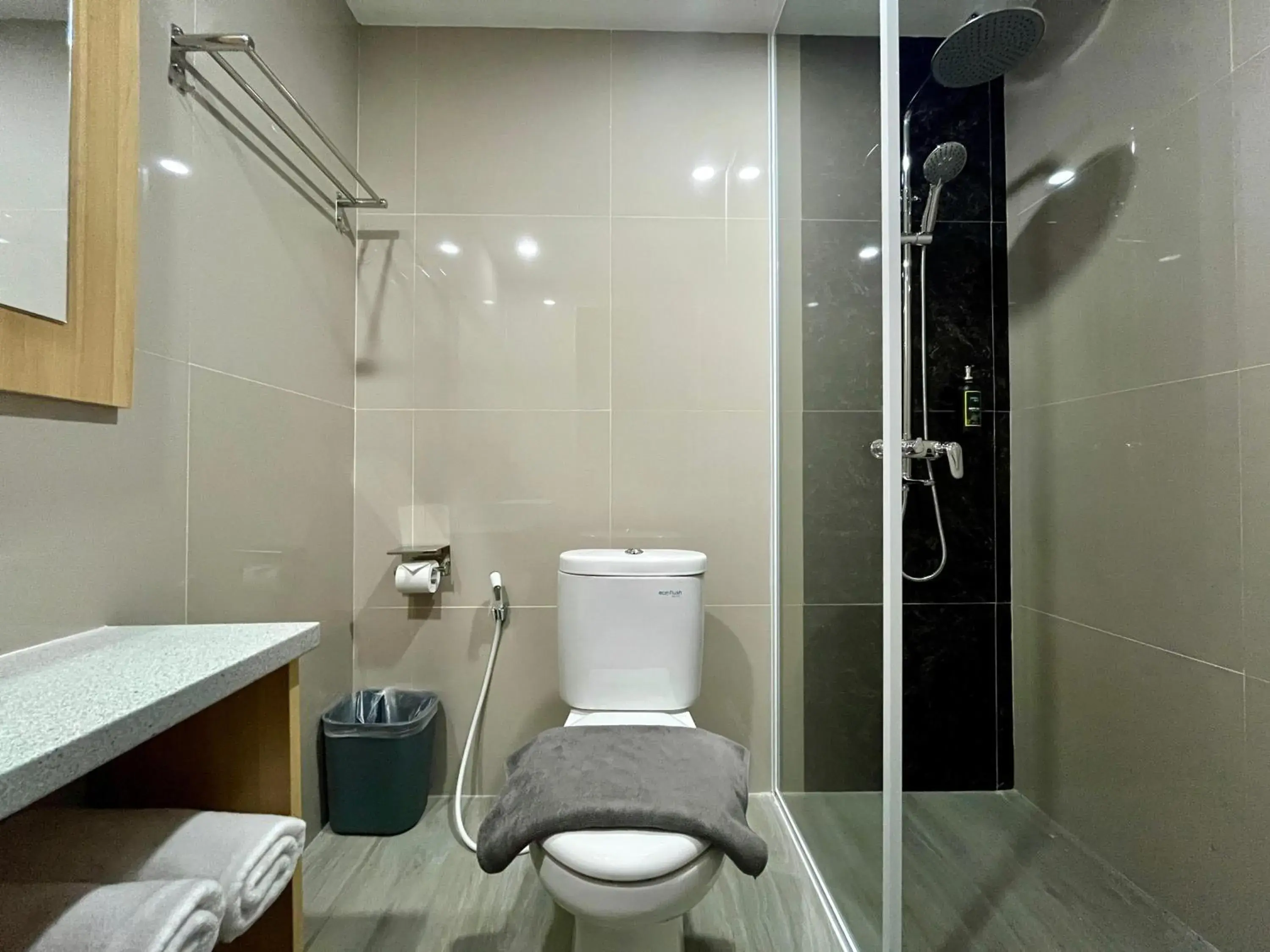 Superior Queen Room in Front One Boutique Adria Boyolali Superior Queen Room in Front One Boutique Adria Boyolali