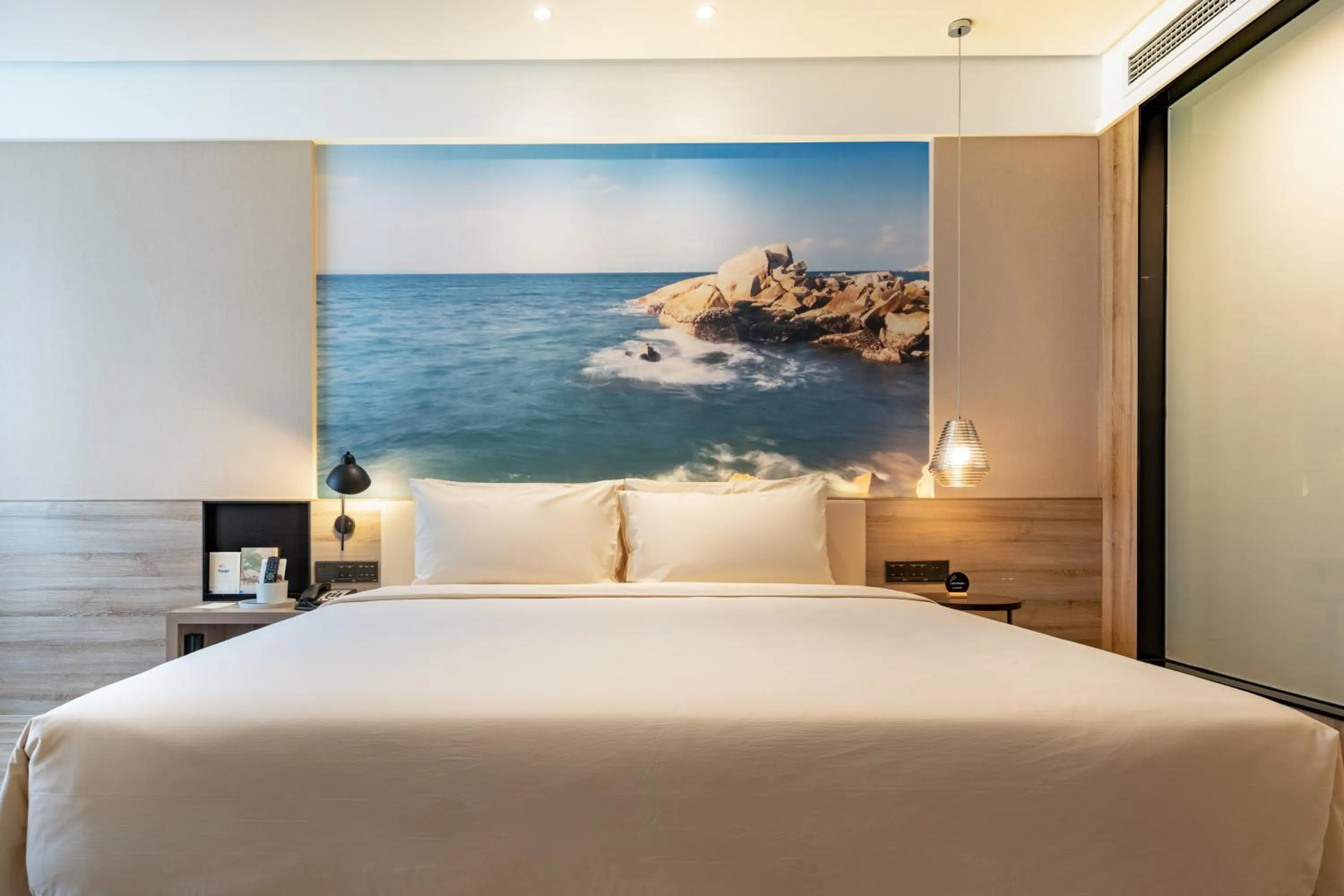 Bed in Atour Hotel Zhuhai Xiangzhou Aoyuan Plaza