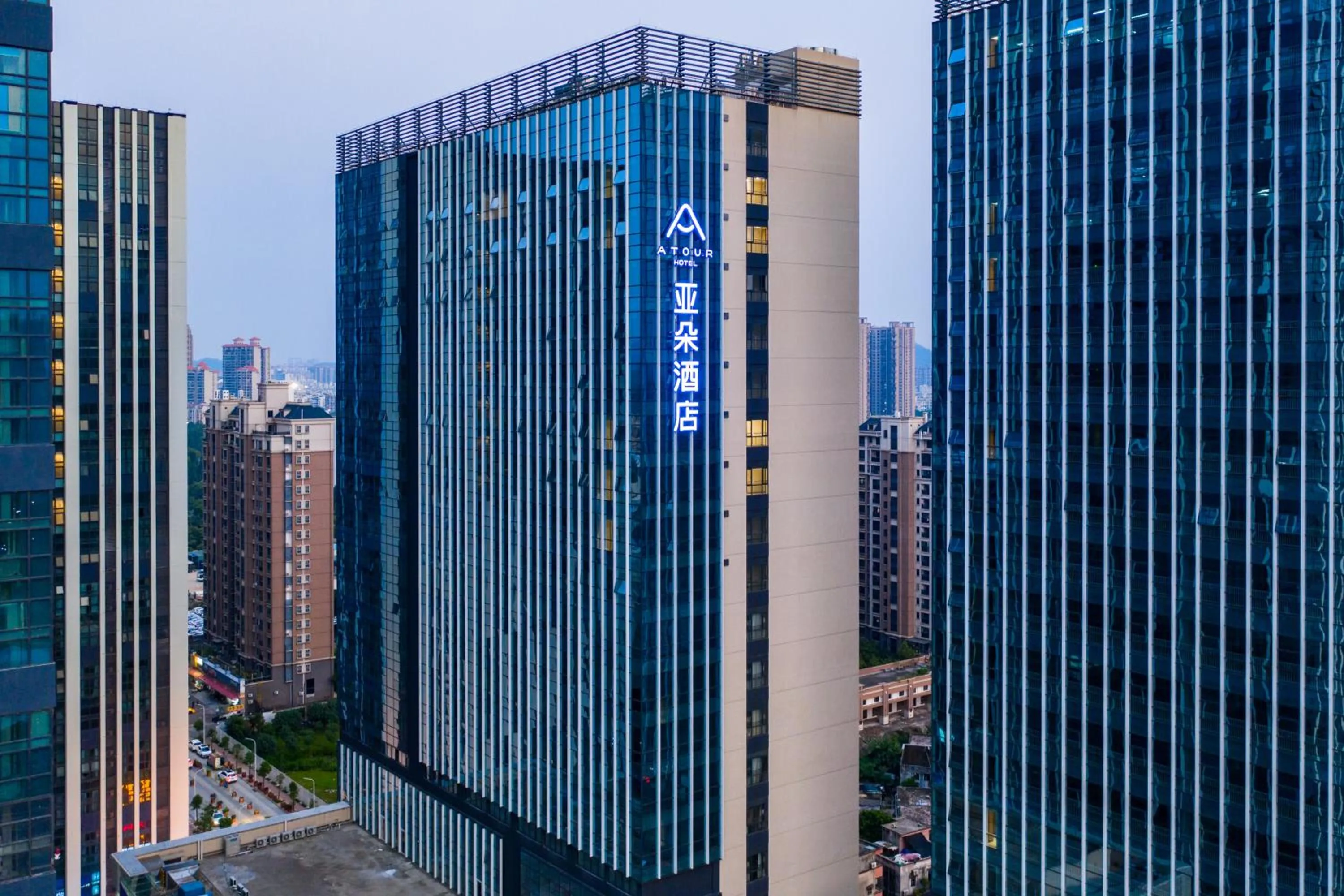 Property building in Atour Hotel Zhuhai Xiangzhou Aoyuan Plaza