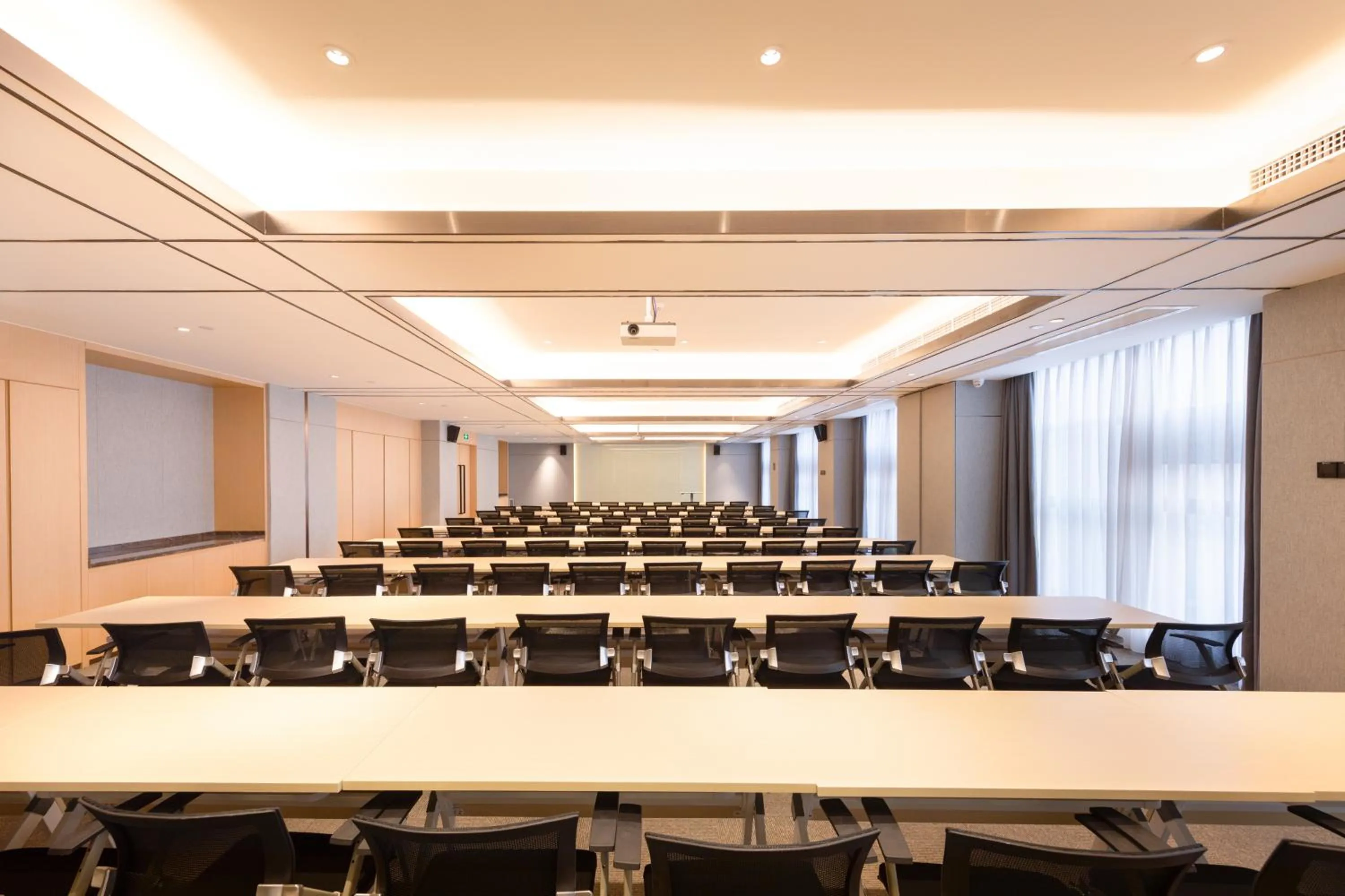 Meeting/conference room in Atour Hotel Zhuhai Xiangzhou Aoyuan Plaza
