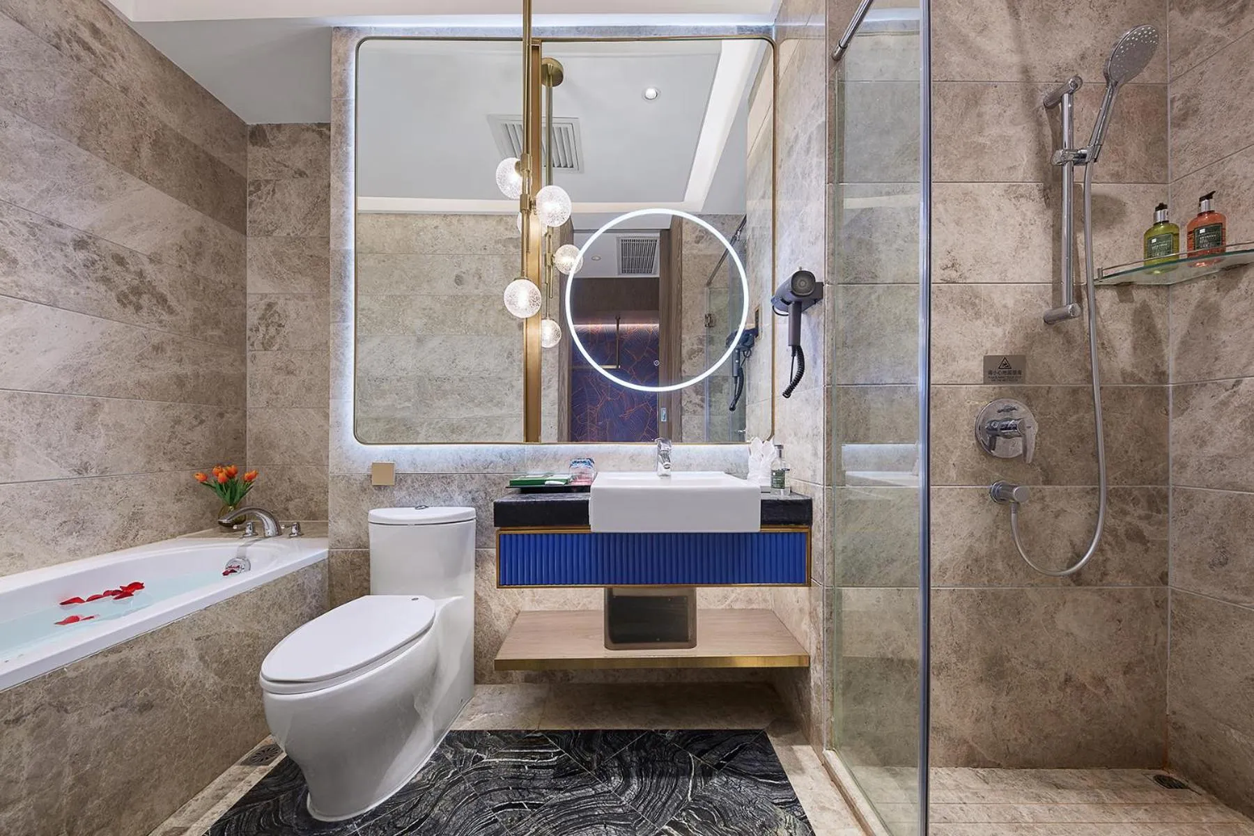 Shower in Echarm plus International Hotel Guangzhou Changgang Metro Station Branch - Free Shuttle Bus to Canton Fair Complex During Canton Fair Period