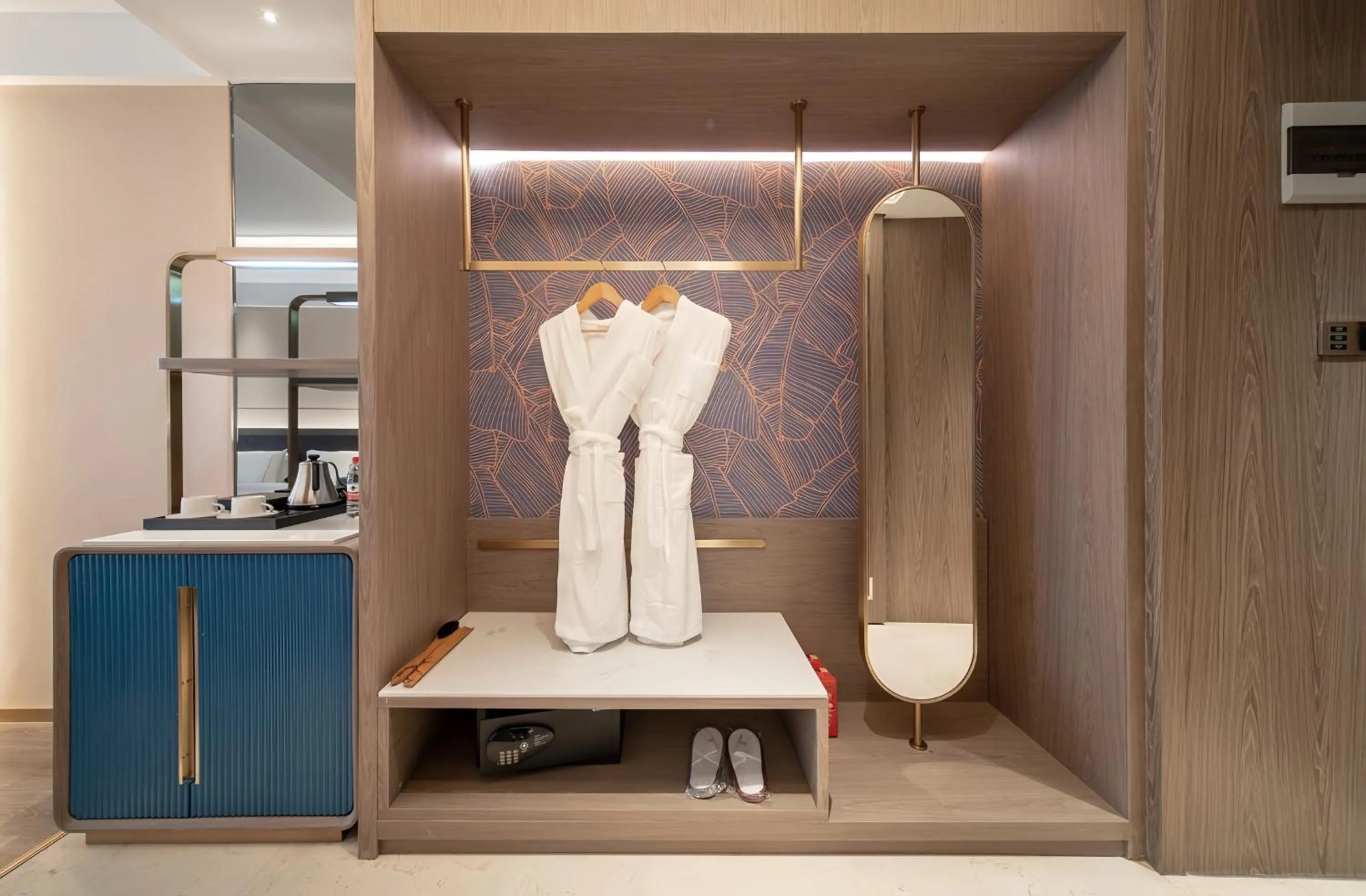wardrobe in Echarm plus International Hotel Guangzhou Changgang Metro Station Branch - Free Shuttle Bus to Canton Fair Complex During Canton Fair Period