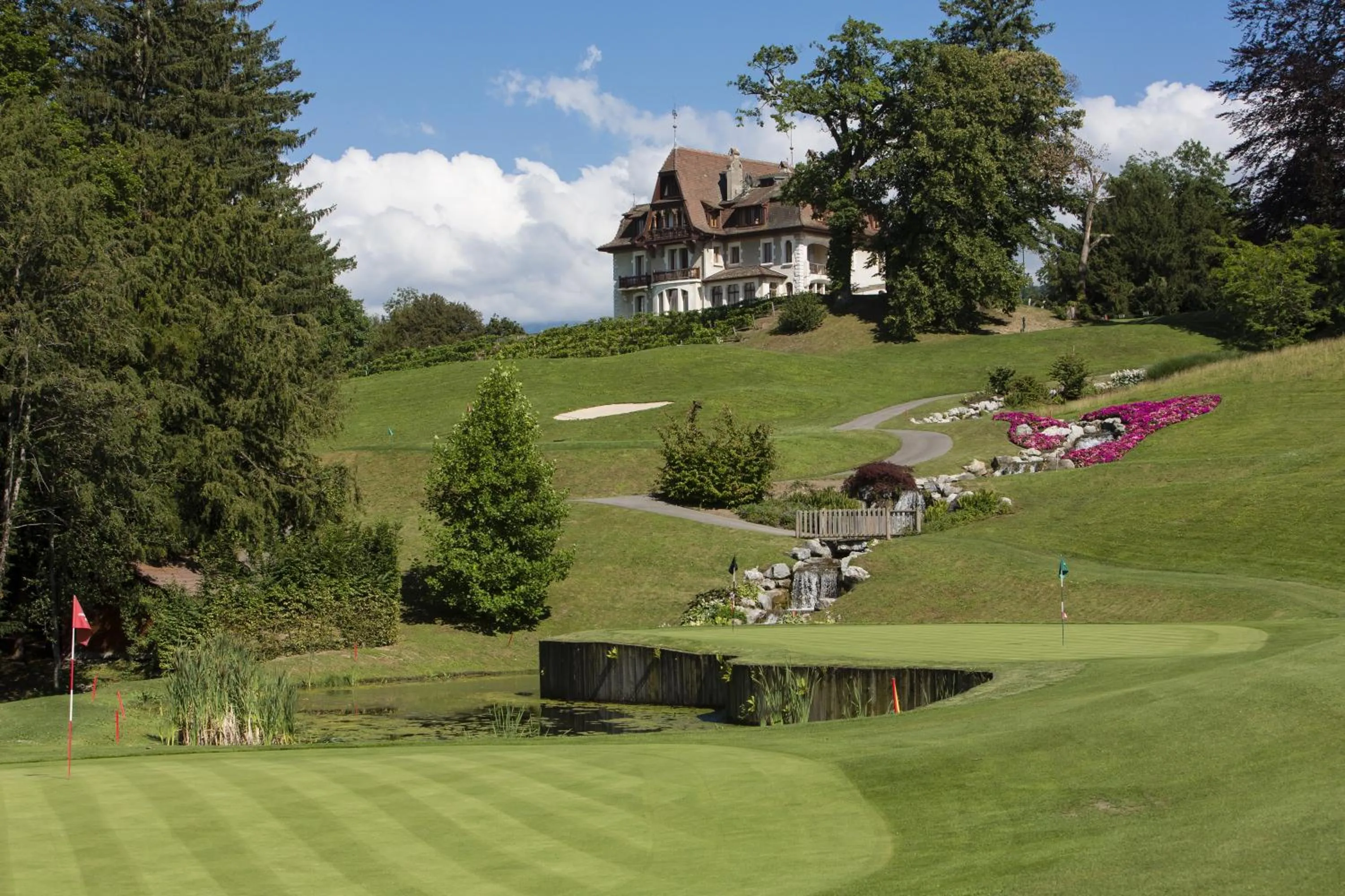 Facade/entrance in Le Manoir du Golf