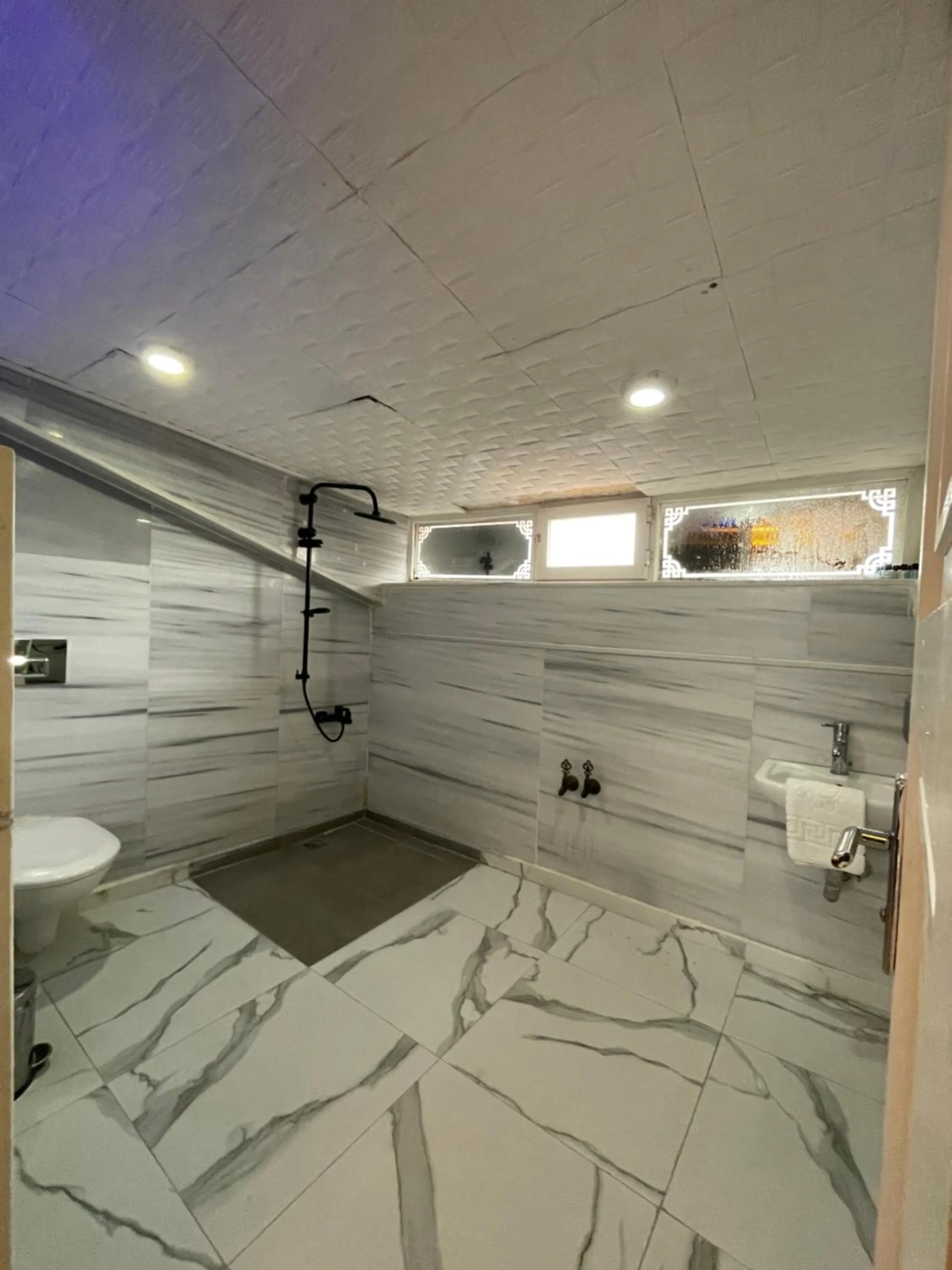 Bathroom in The Local Hostel & Guesthouse