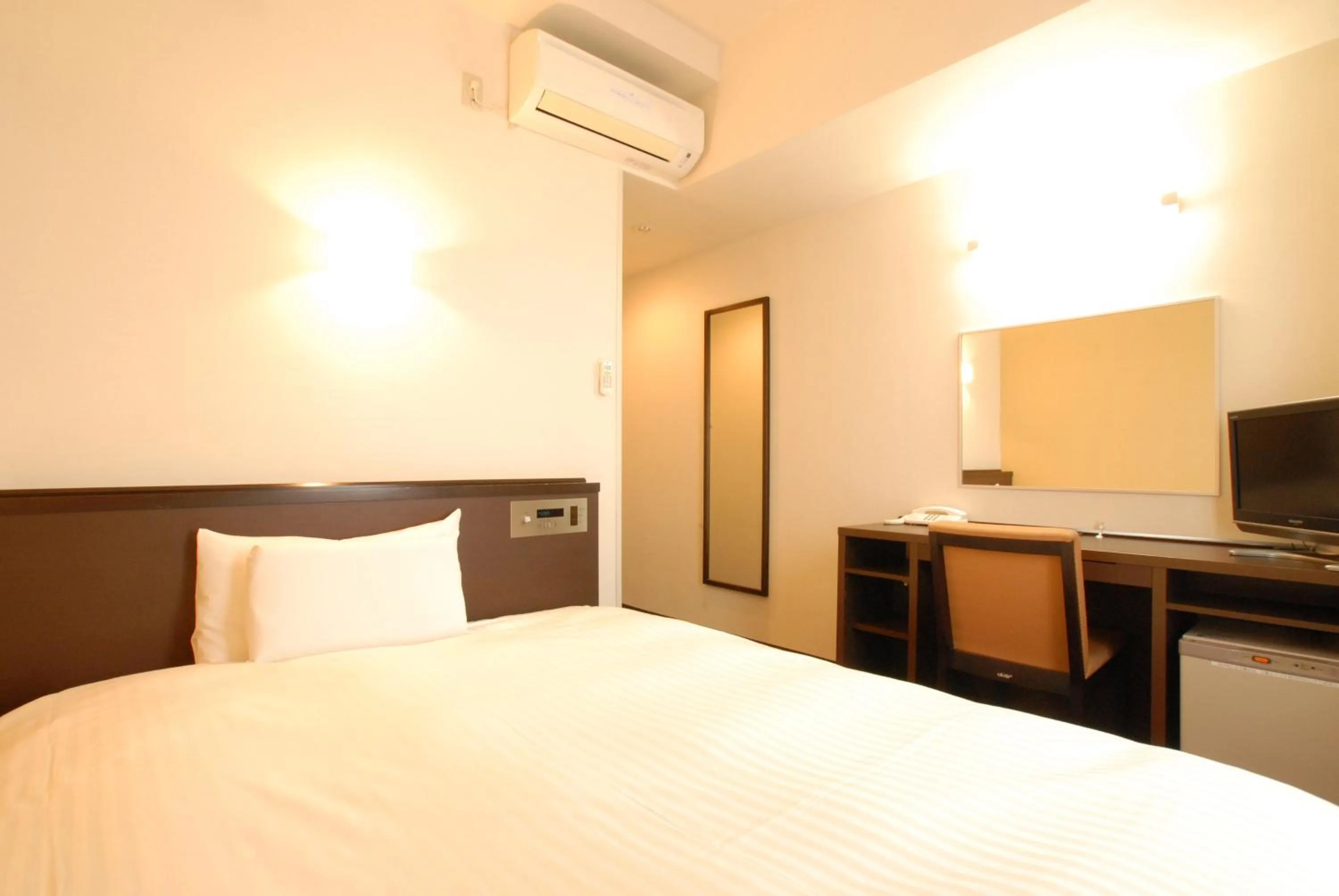 Bed in AB Hotel Okazaki