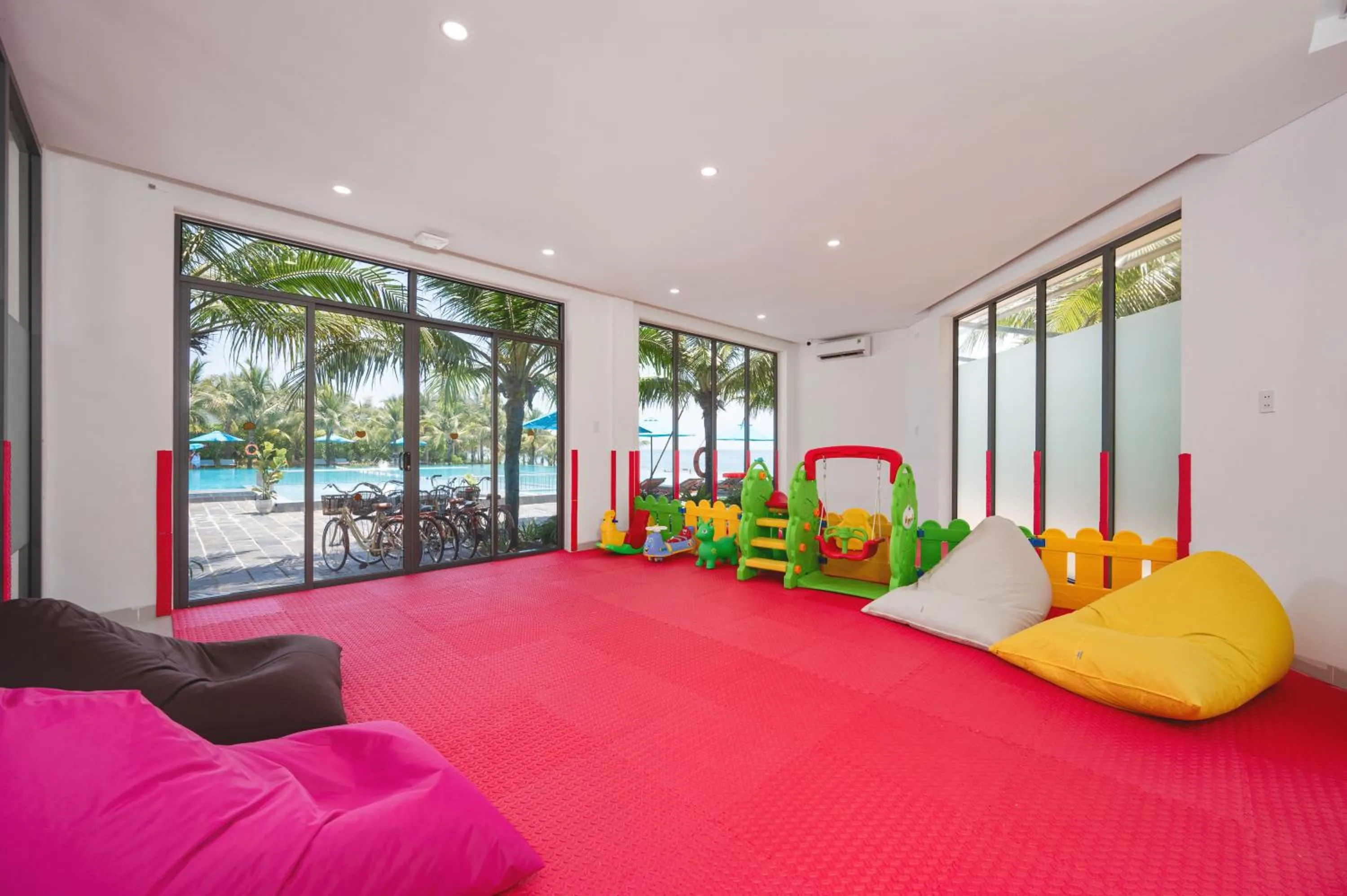 Communal lounge/ TV room in Langco Bay Retreat