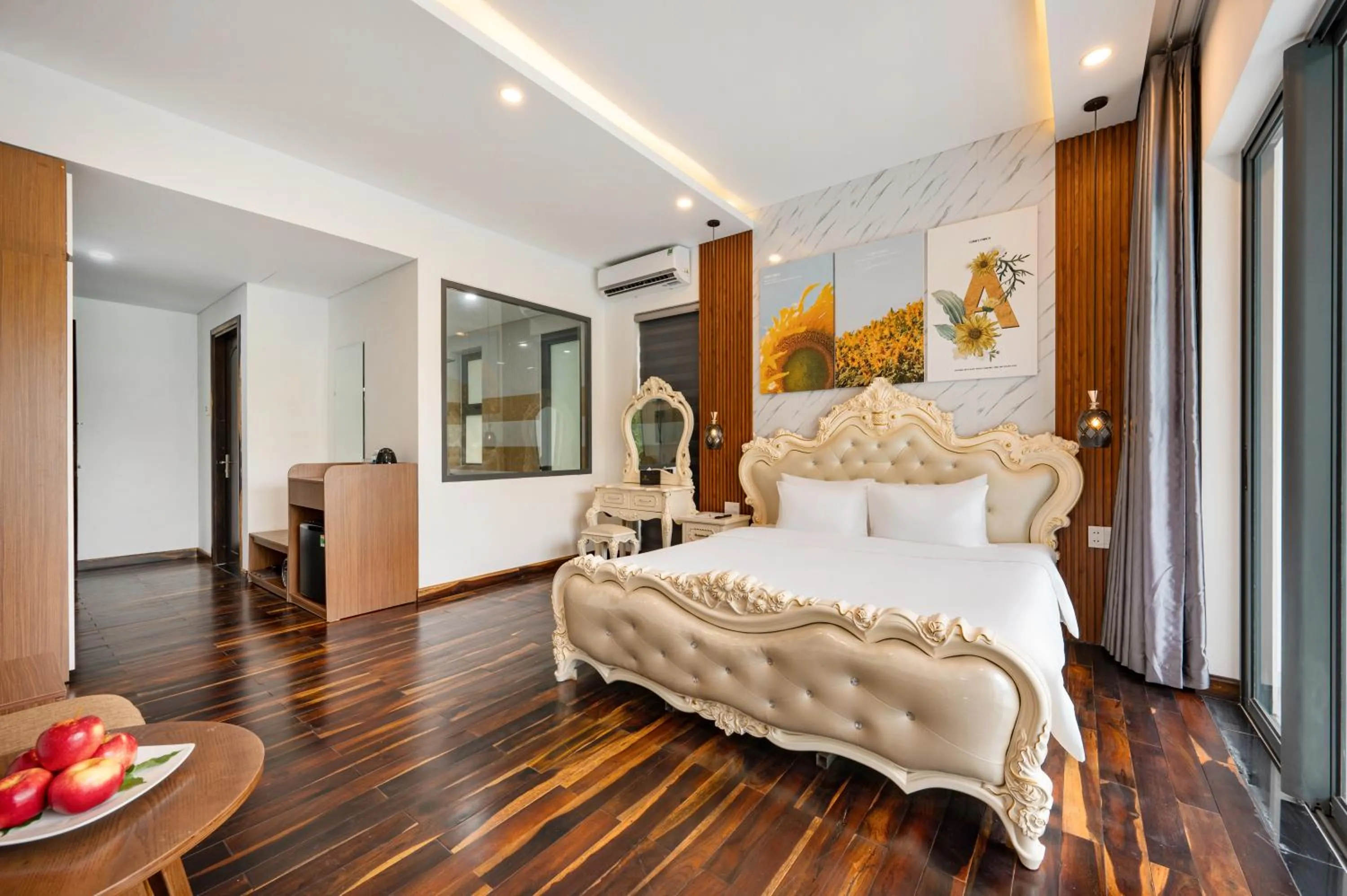 Living room, Bed in Langco Bay Retreat