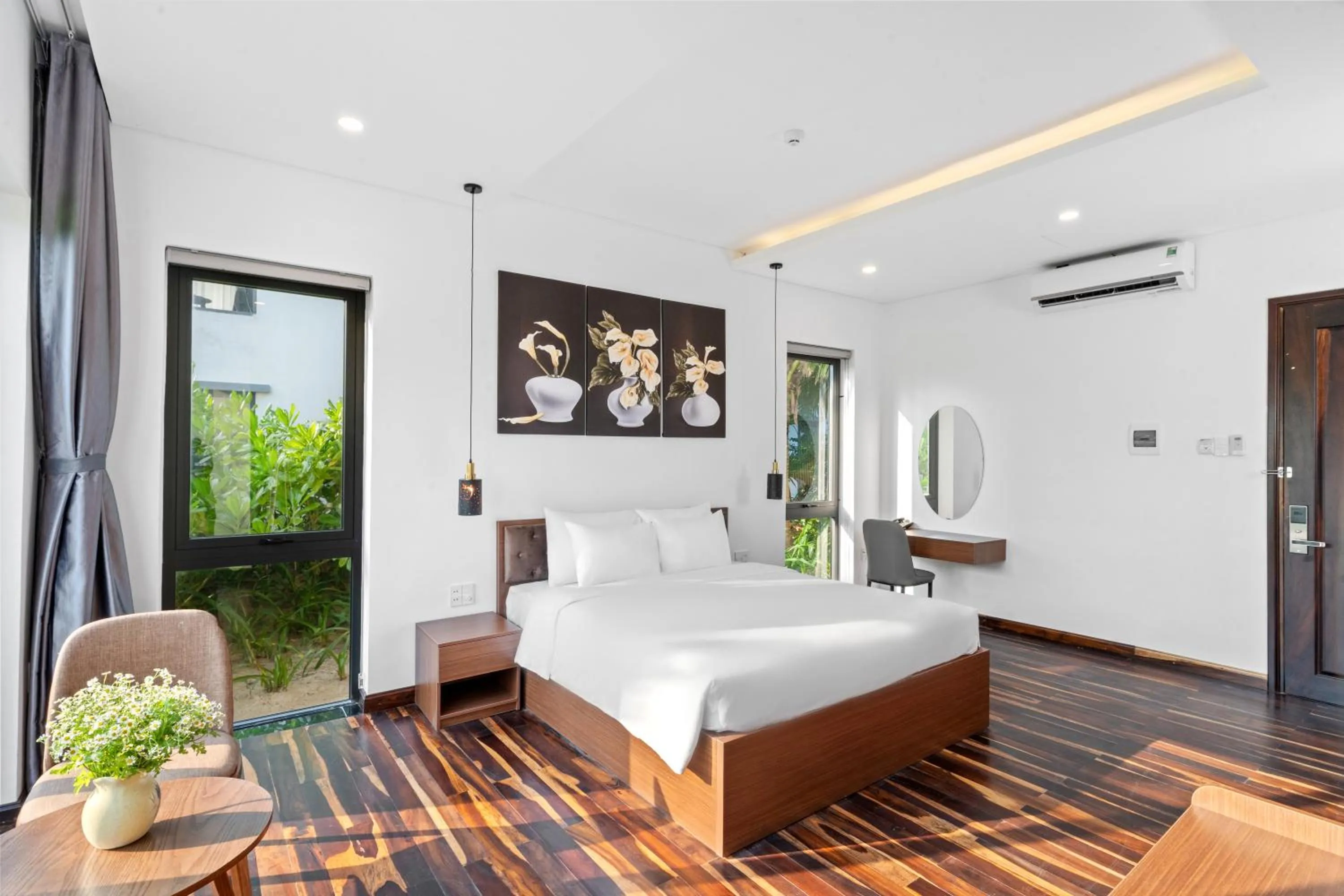 Photo of the whole room, Bed in Langco Bay Retreat