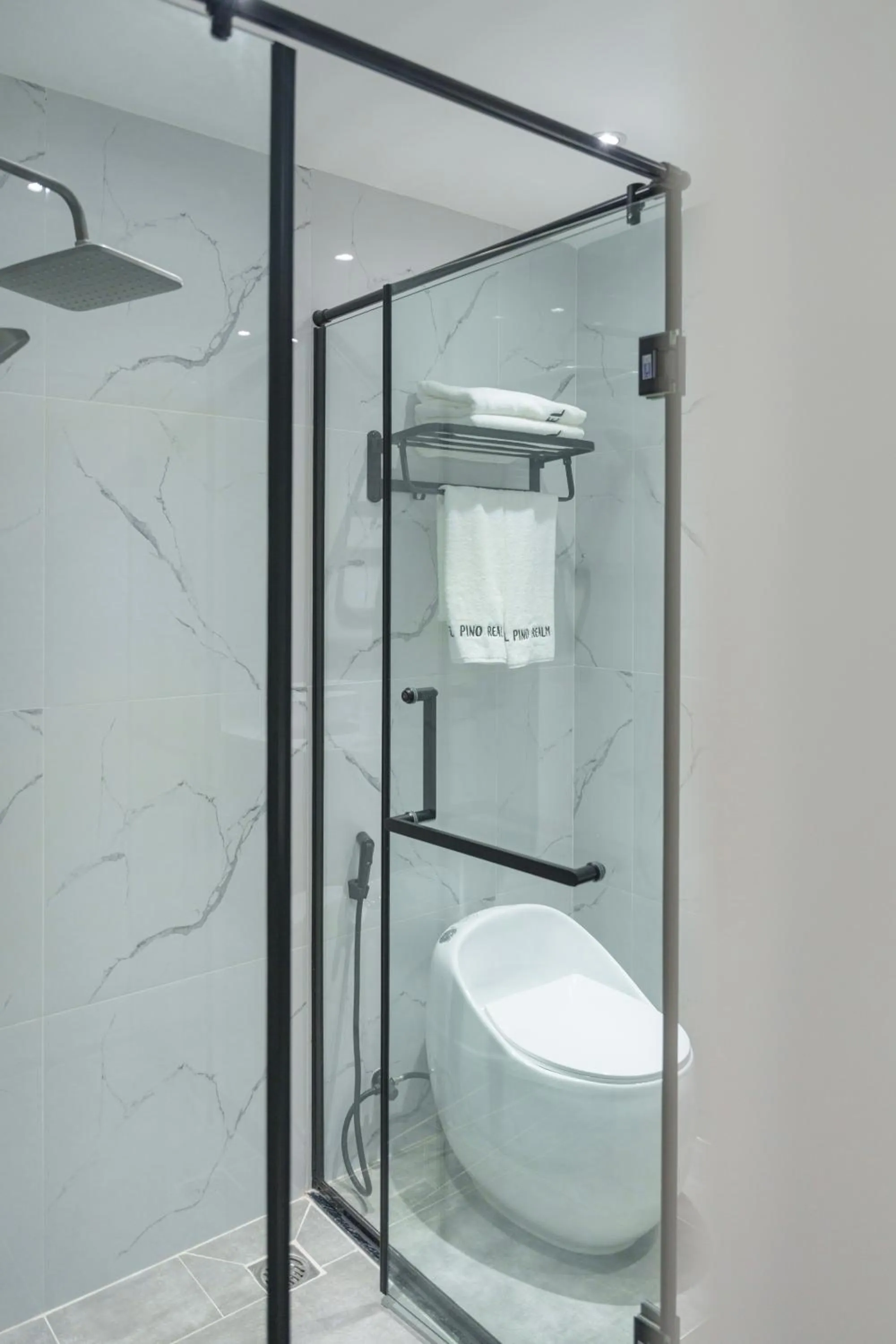 Shower in CityHouse- El Pino Realm at Metro Ben Thanh Market