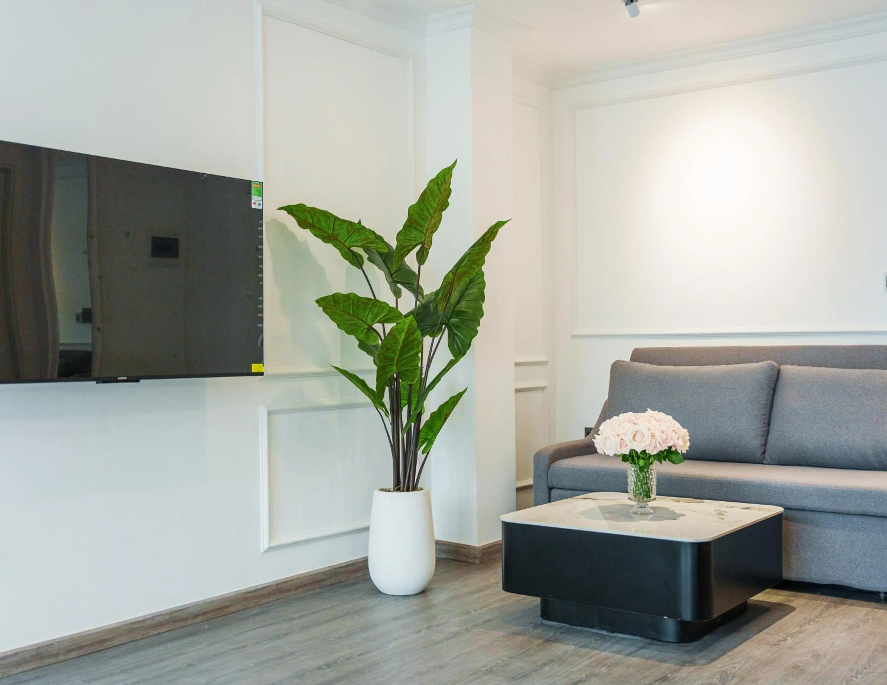 TV and multimedia in CityHouse- El Pino Realm at Metro Ben Thanh Market