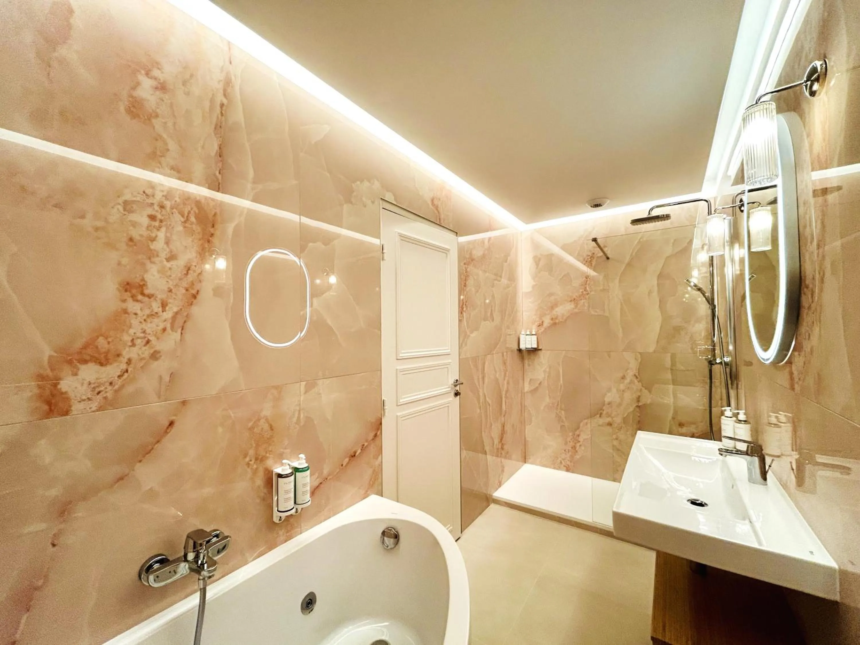 Shower in Villa SoPi Appart'Hotel by Patrick Hayat