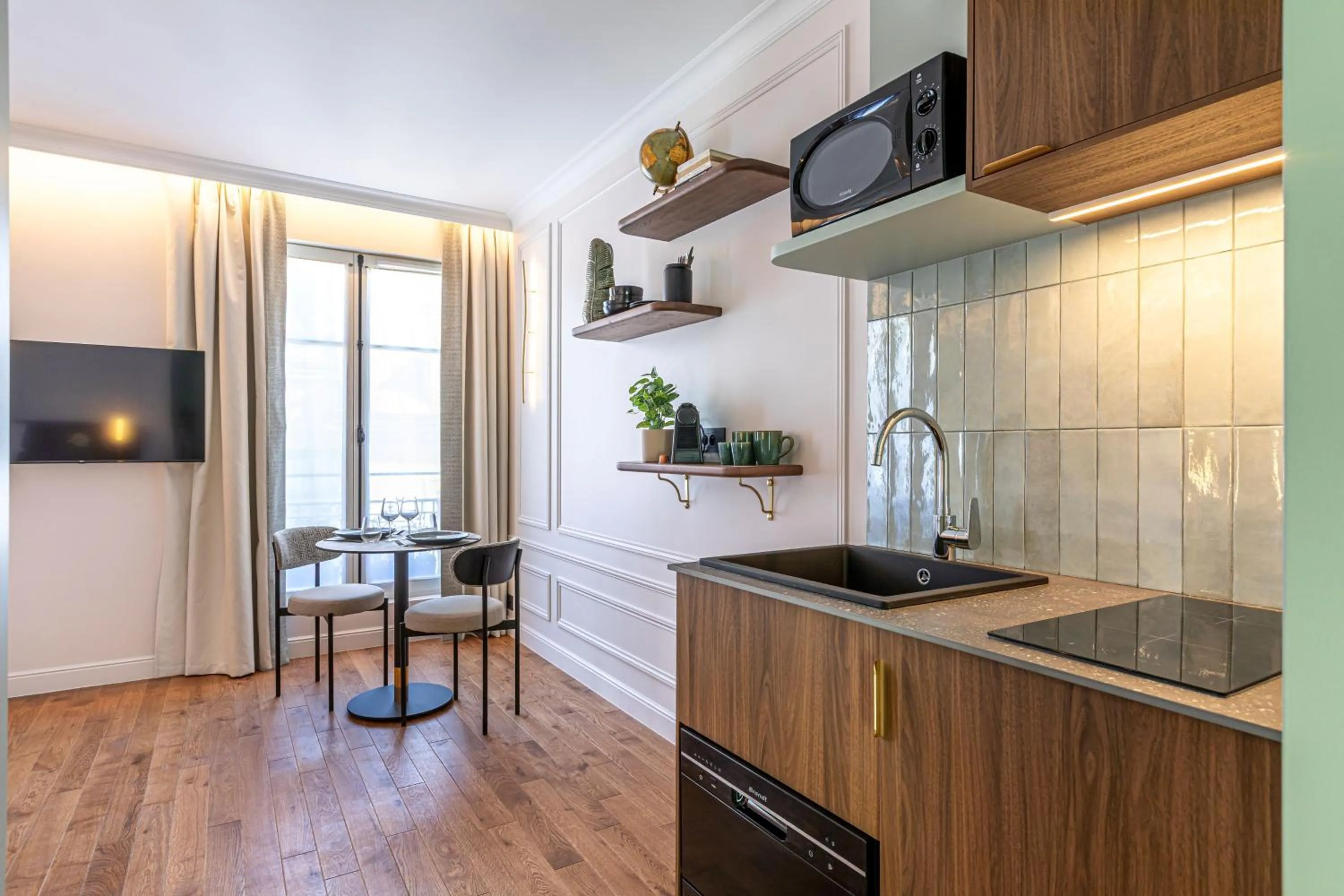 TV and multimedia in Villa SoPi Appart'Hotel by Patrick Hayat