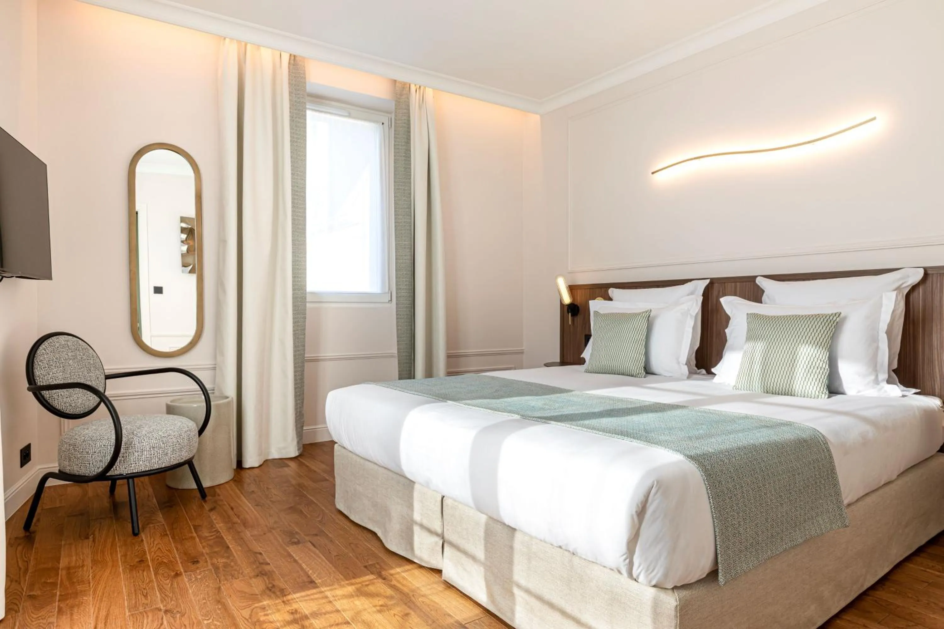 Photo of the whole room, Bed in Villa SoPi Appart'Hotel by Patrick Hayat