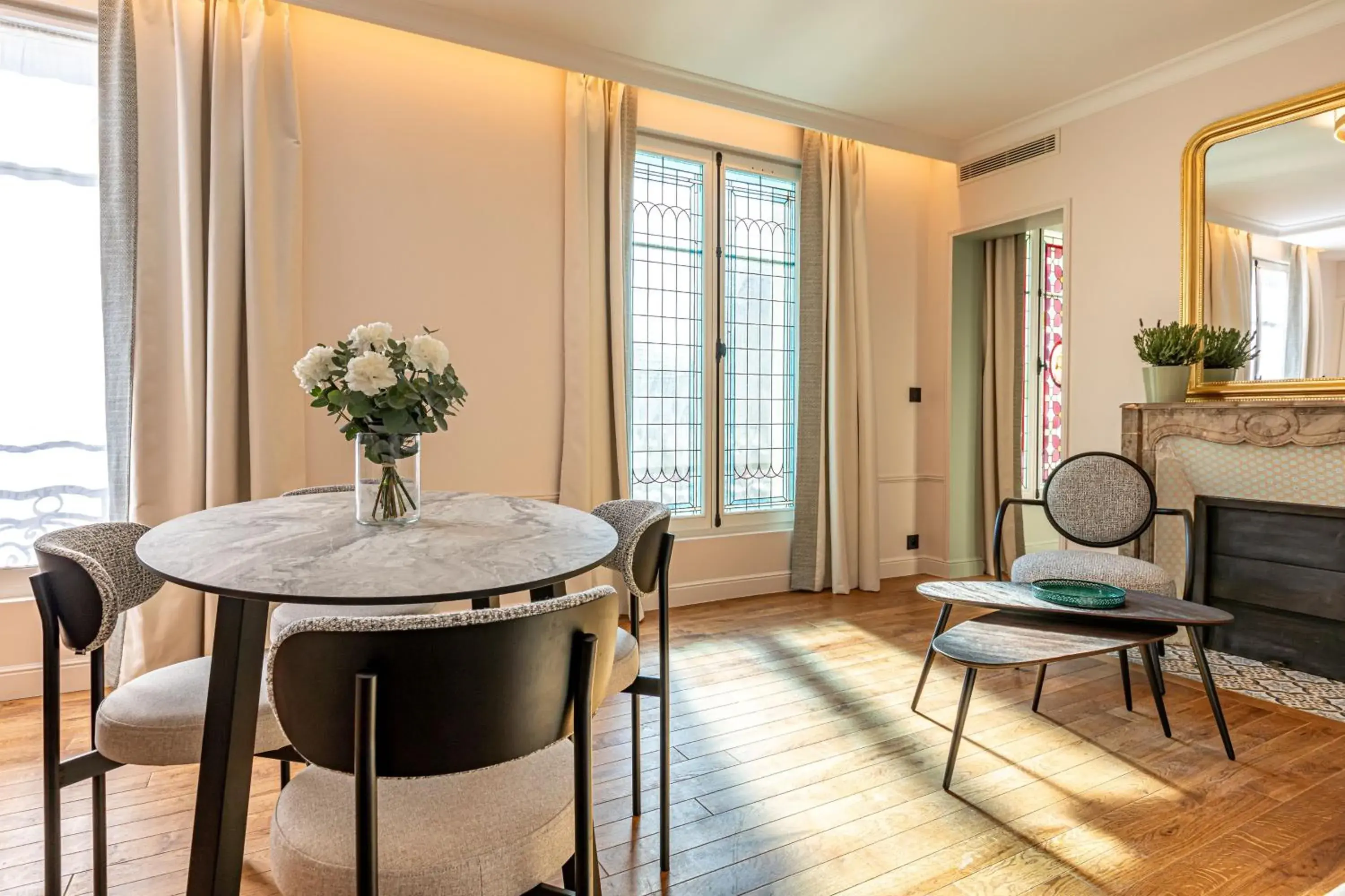 One-Bedroom Apartment with View of the Paris rooftops in Villa SoPi Appart'Hotel by Patrick Hayat One-Bedroom Apartment with View of the Paris rooftops in Villa SoPi Appart'Hotel by Patrick Hayat