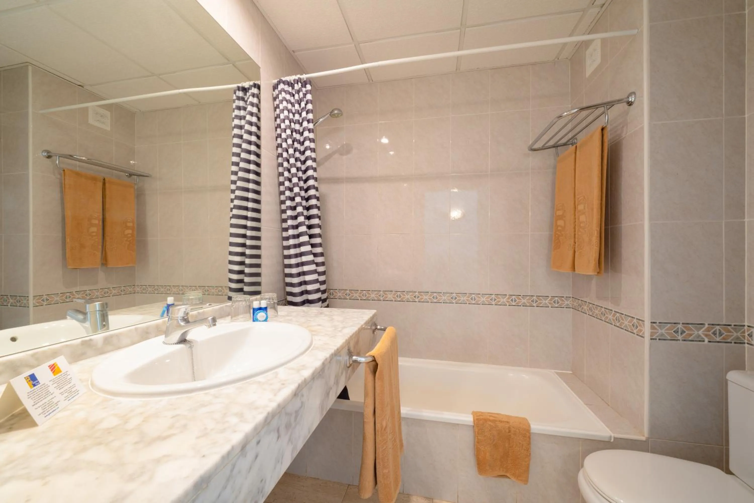 Bathroom in Apartamentos Galeon Playa