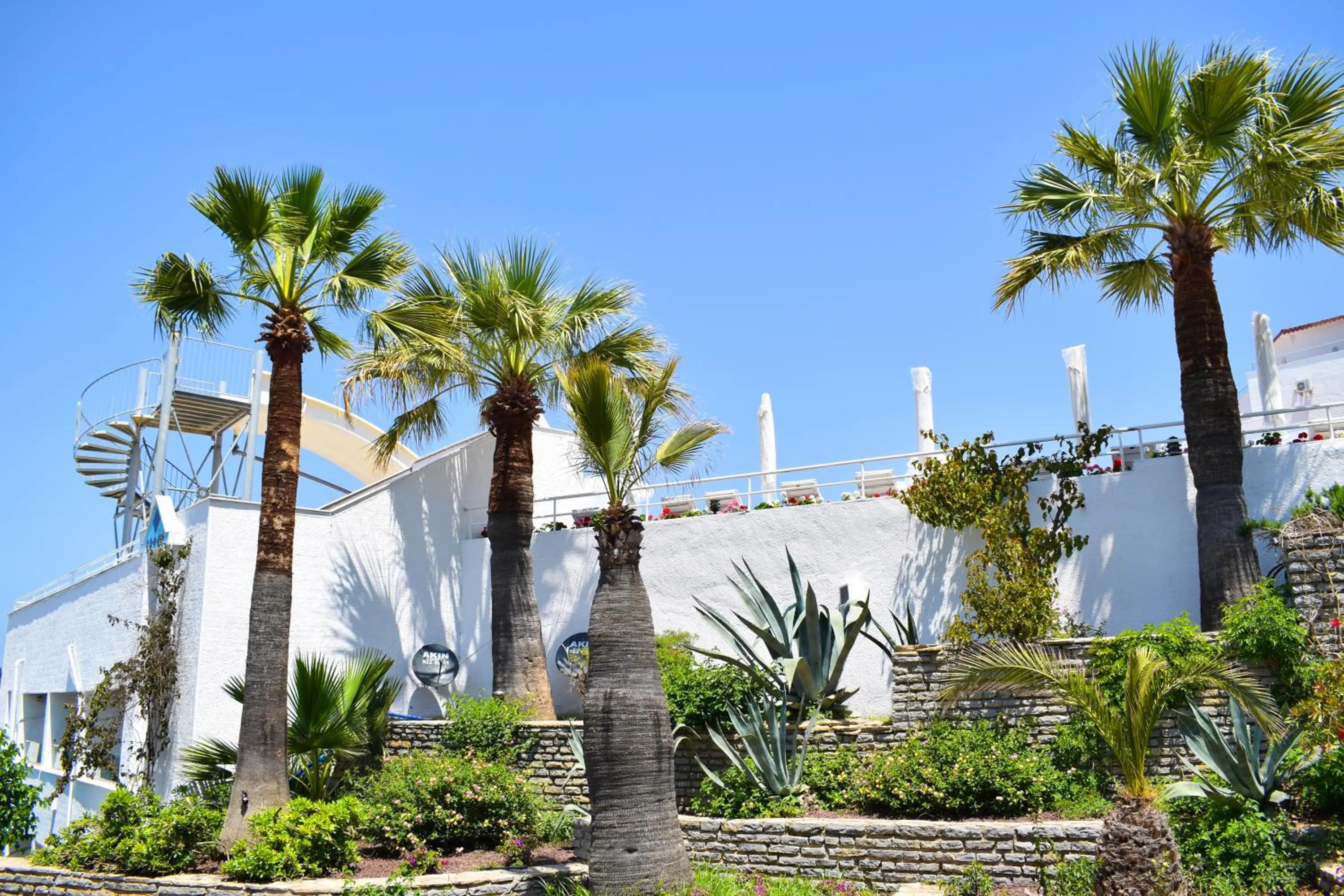 Property building in Roseira Beach Resort