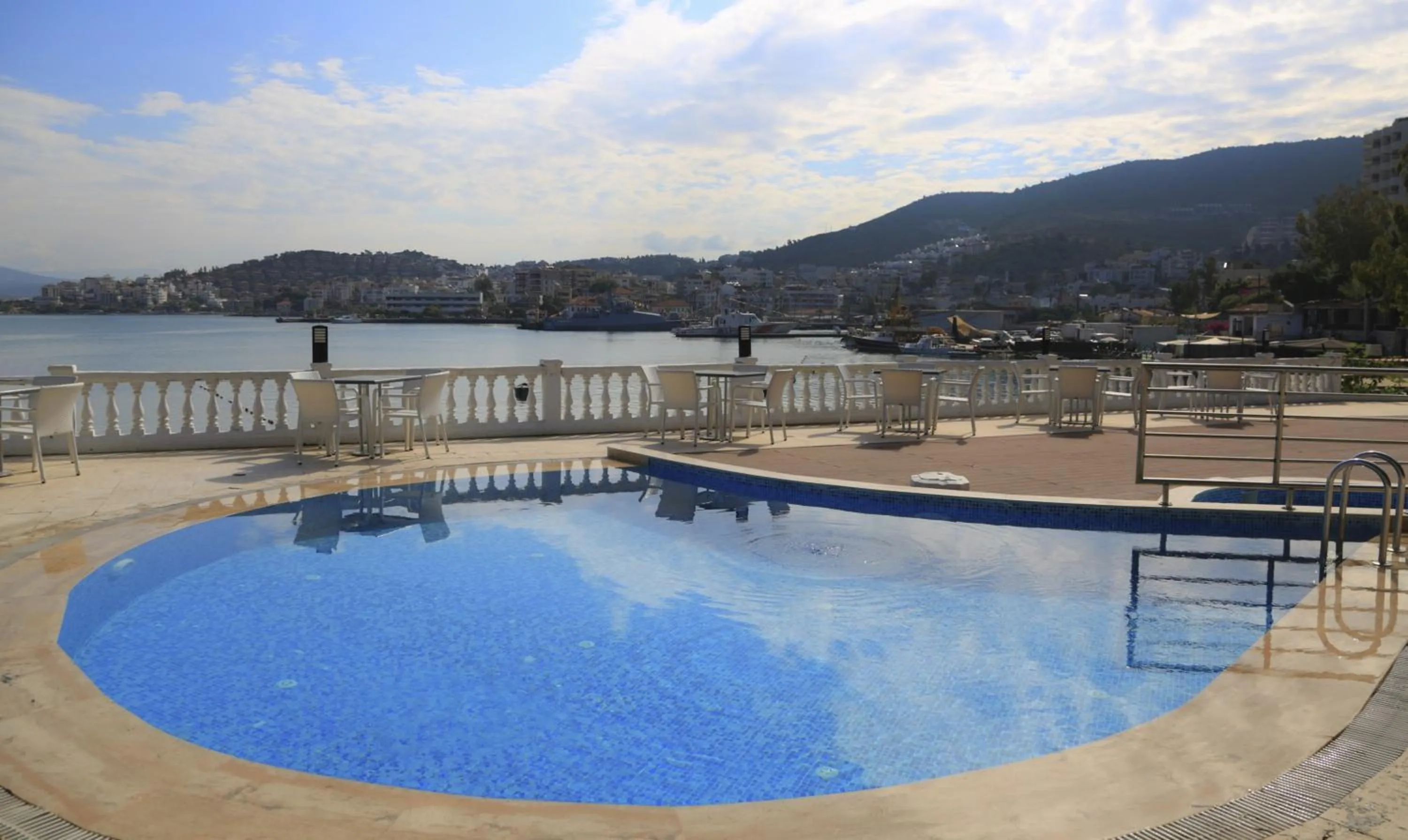 Swimming pool in Roseira Beach Resort