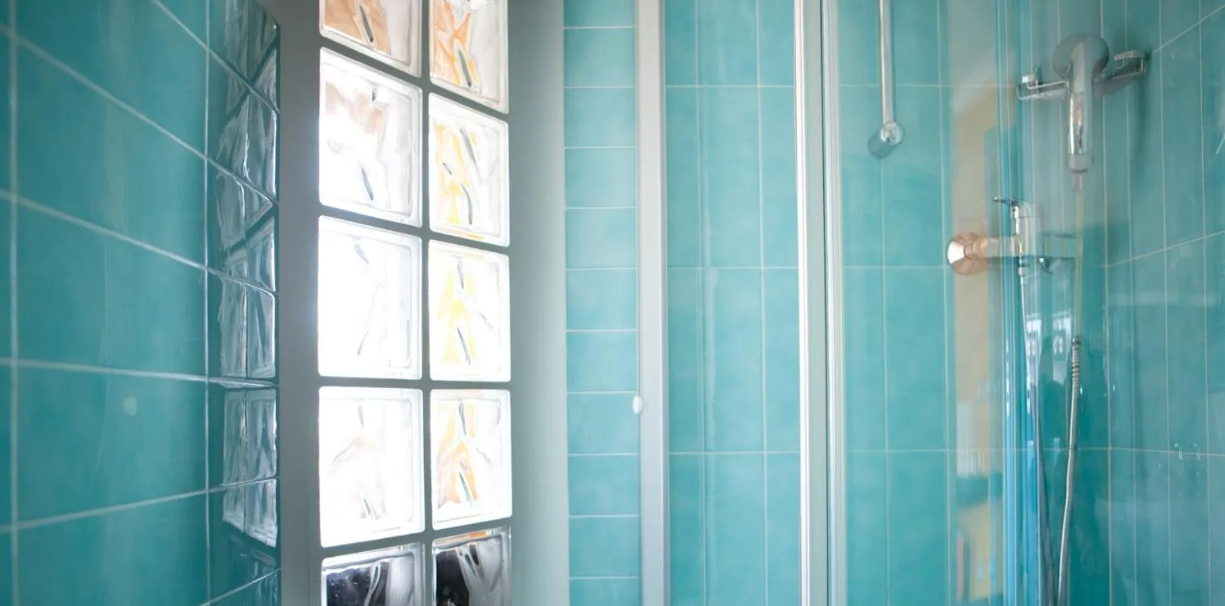 Shower in Hotel Suite Inn