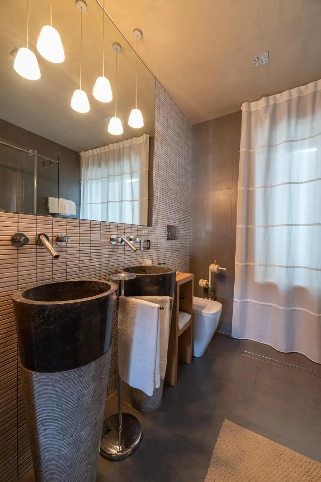 Toilet in Hotel Suite Inn