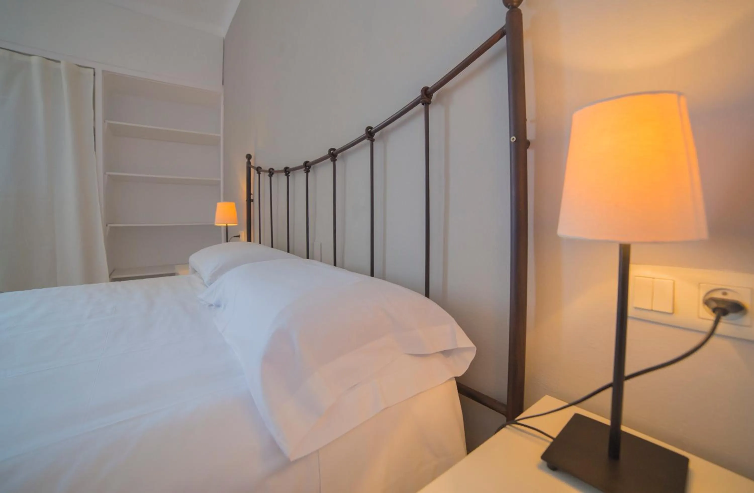 Bed in Casa Del Mar Hotel & Apartaments