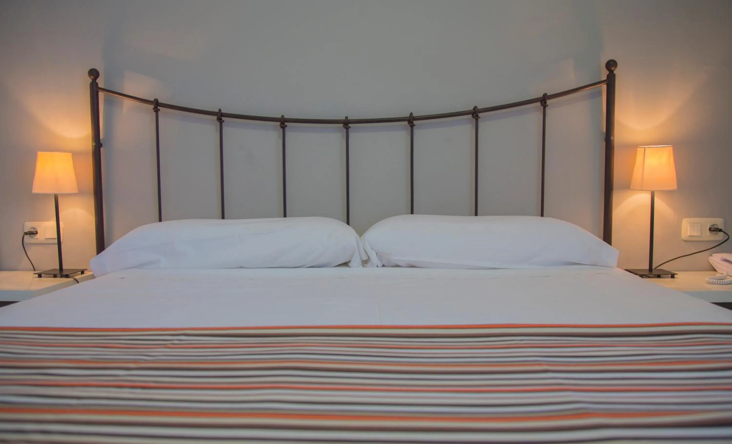 Bed in Casa Del Mar Hotel & Apartaments