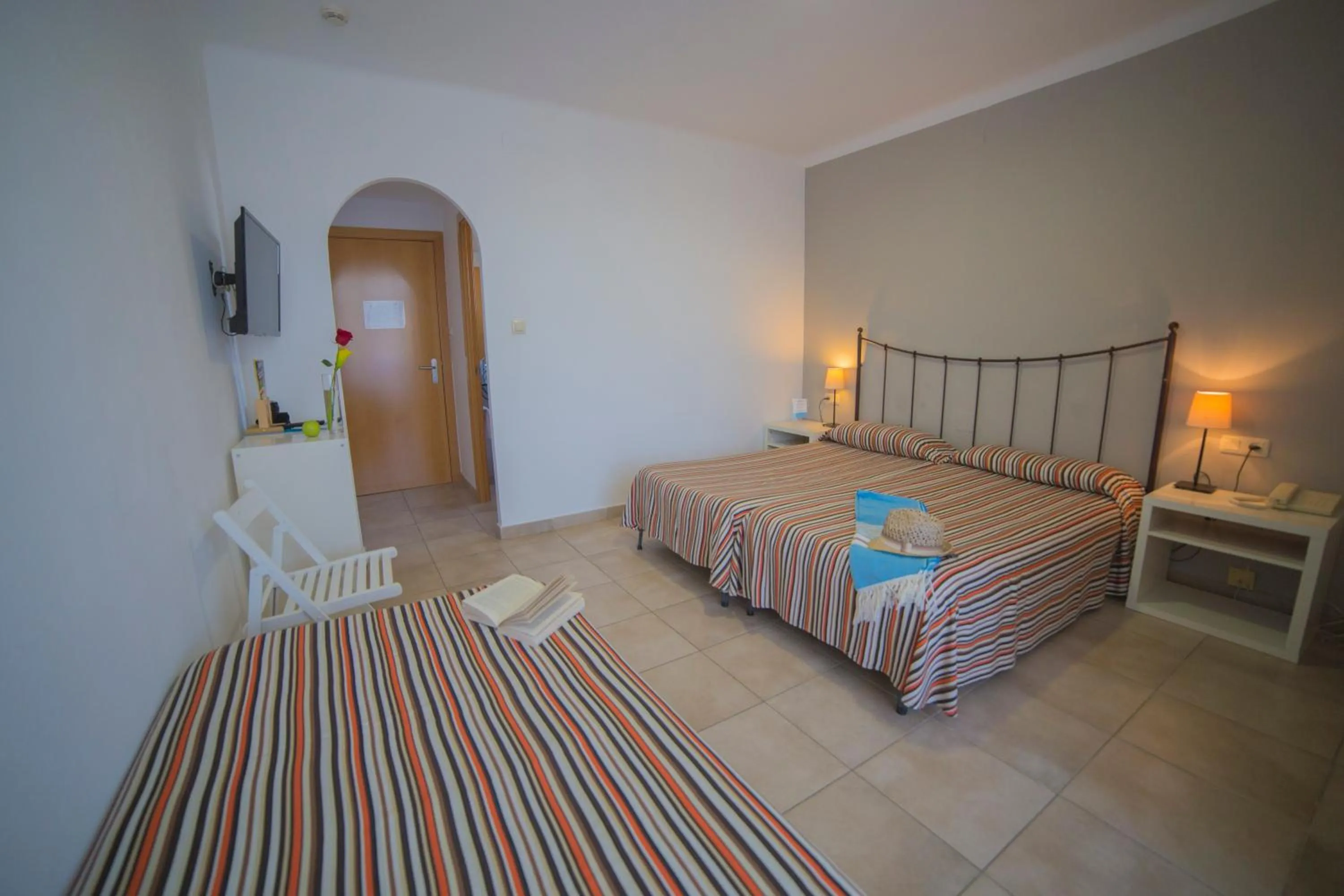 Bed in Casa Del Mar Hotel & Apartaments