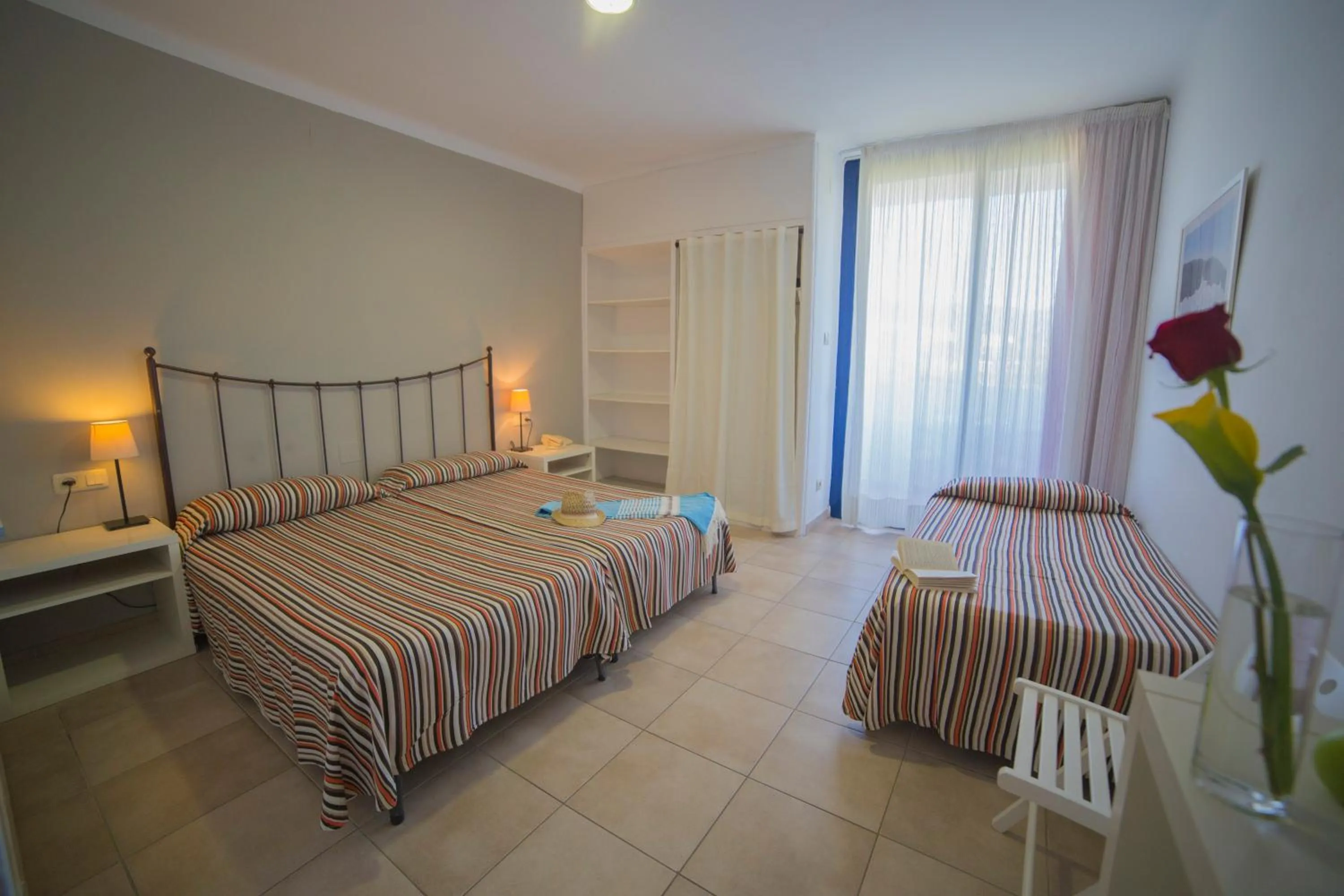 Bed in Casa Del Mar Hotel & Apartaments