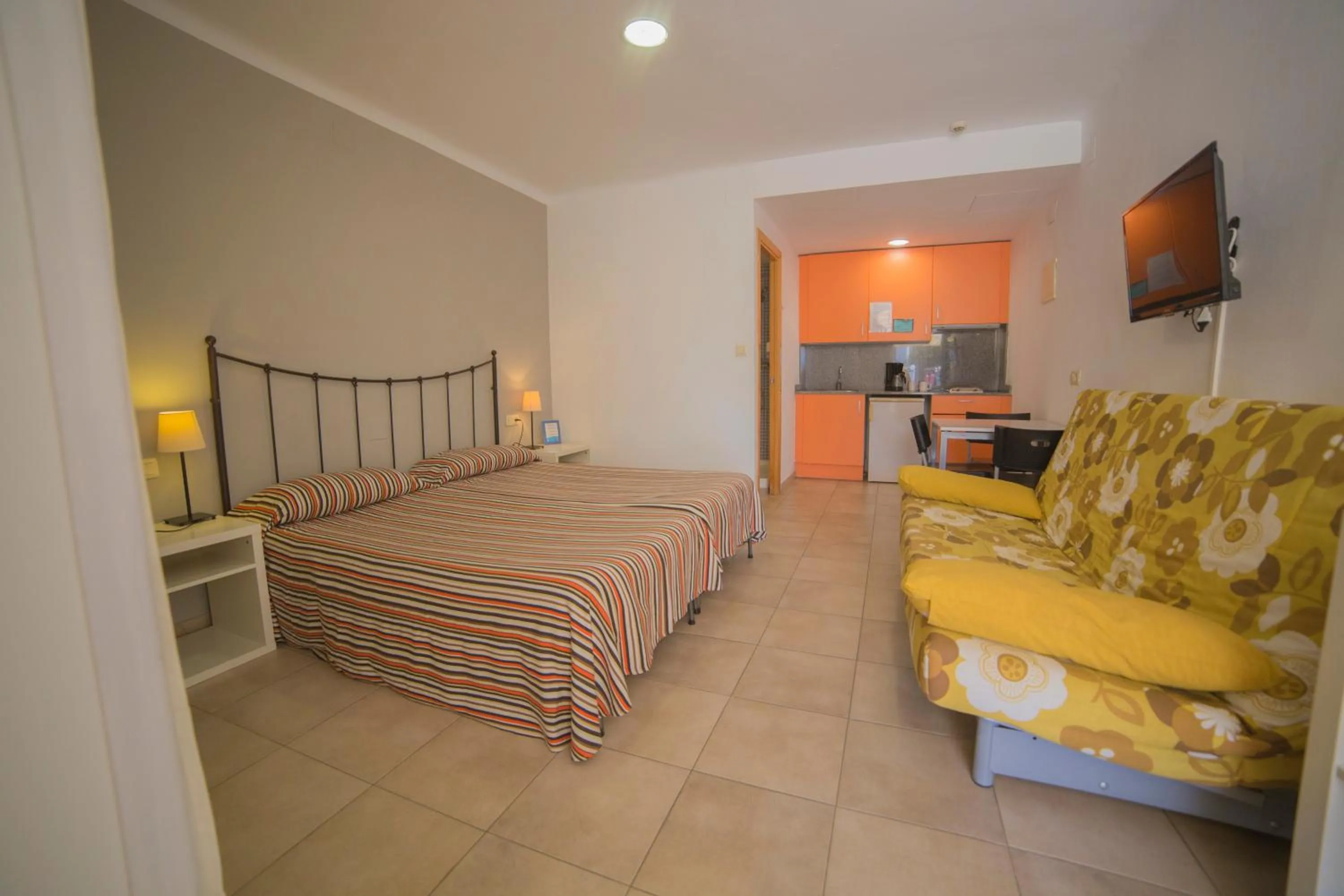 Bed in Casa Del Mar Hotel & Apartaments