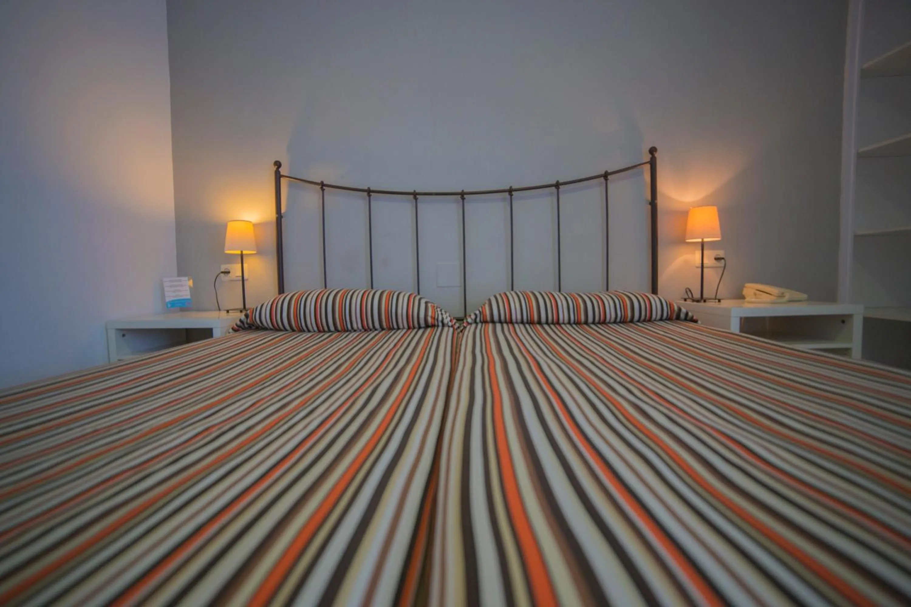 Bed in Casa Del Mar Hotel & Apartaments