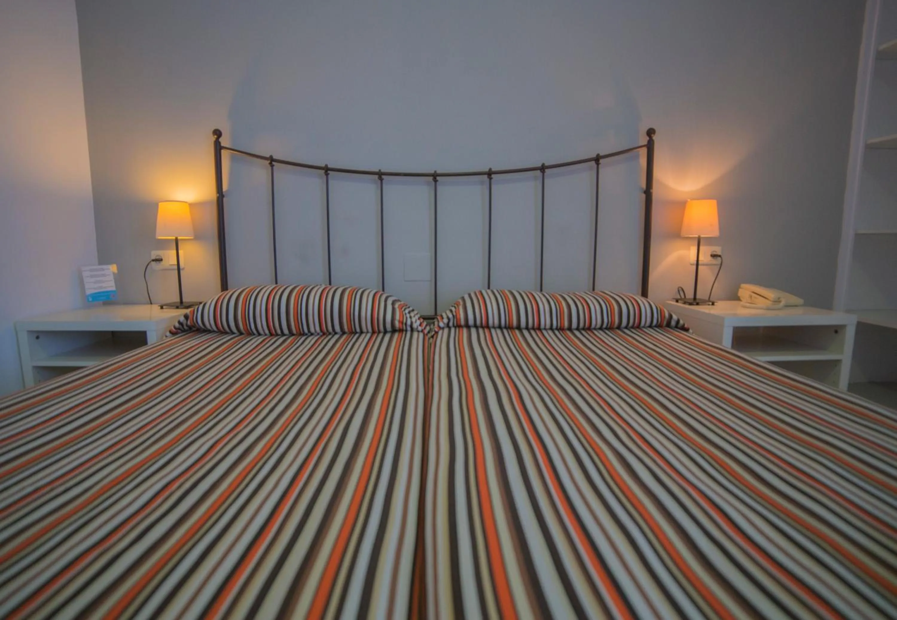 Bed in Casa Del Mar Hotel & Apartaments