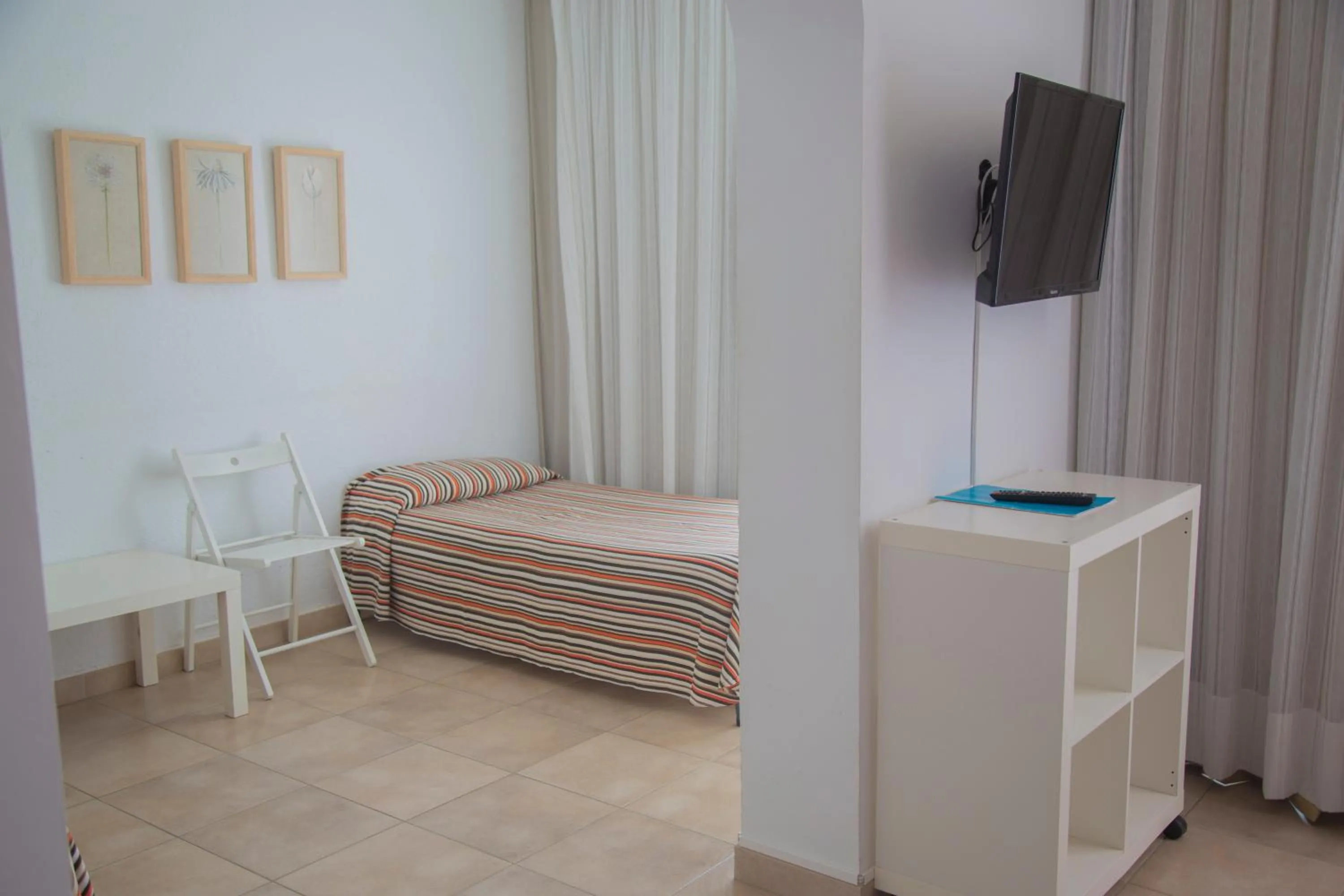 Bed in Casa Del Mar Hotel & Apartaments