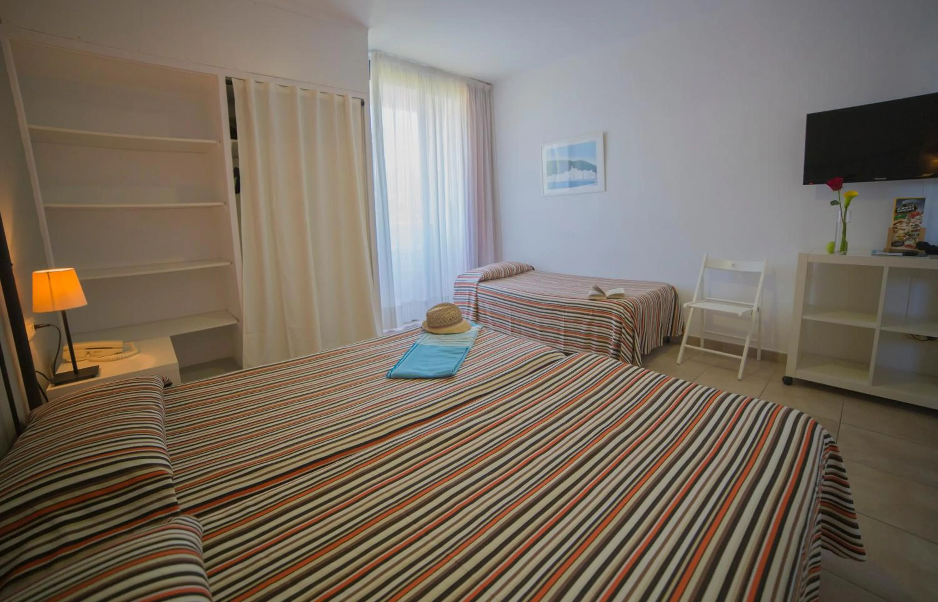 Bed in Casa Del Mar Hotel & Apartaments