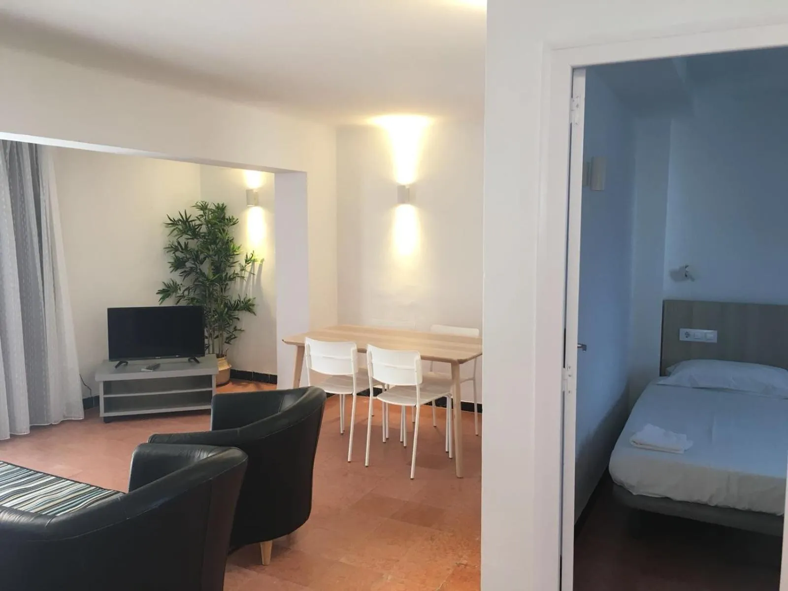 Bed in Casa Del Mar Hotel & Apartaments